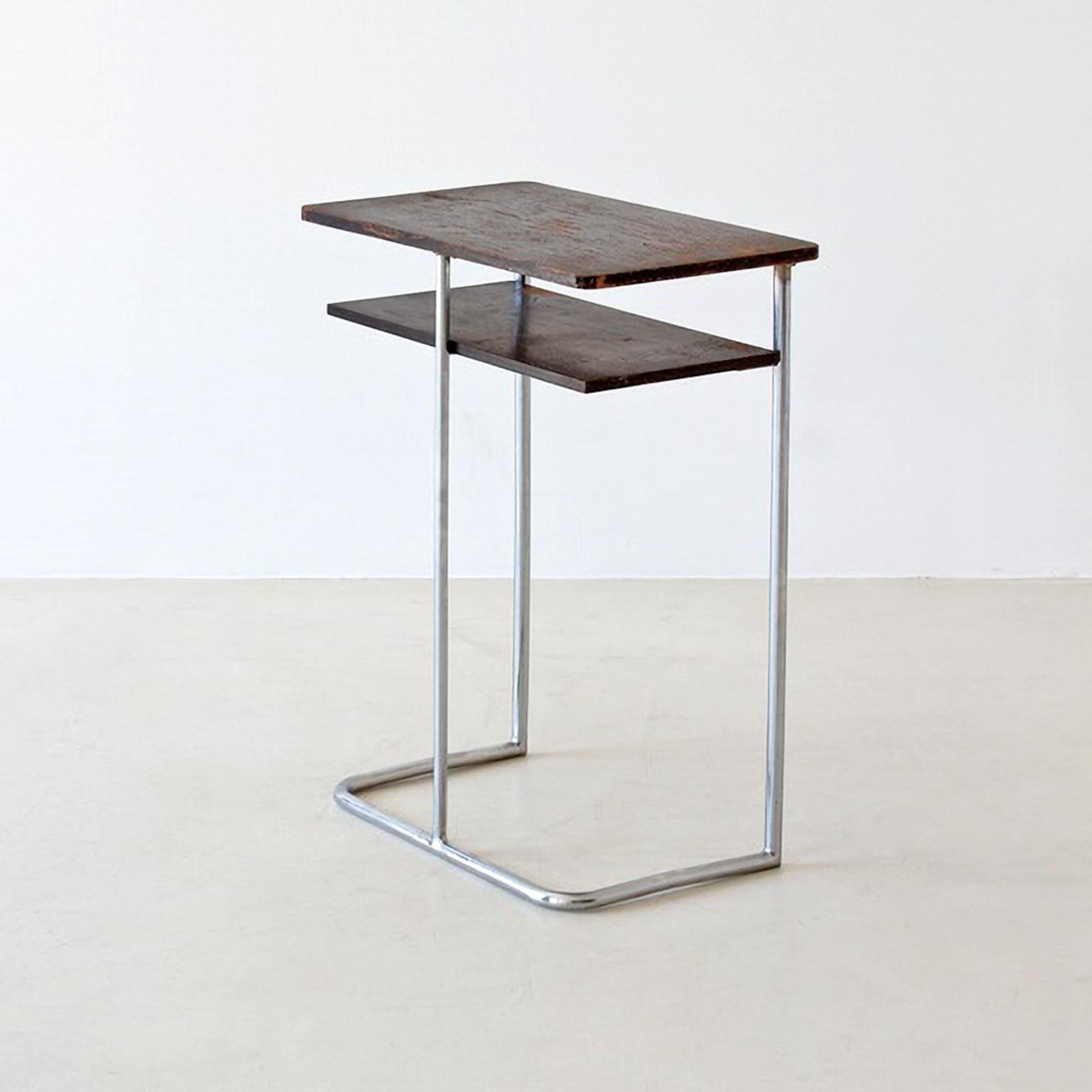 Modernistischer Schreibtisch aus verchromtem Stahl, furniertem/lackiertem Holz, maßgeschneidert (Deutsch) im Angebot