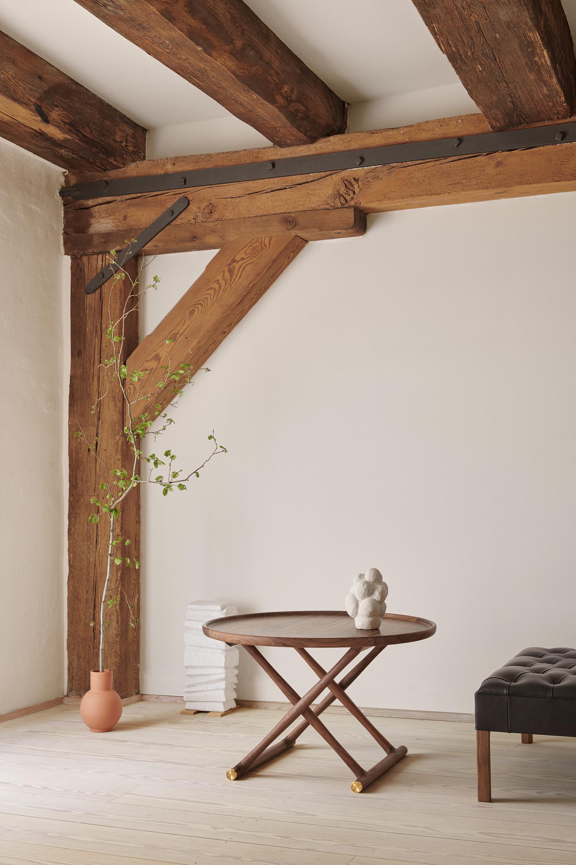 Lassen 'ML10097' Egyptian Coffee Table in Oiled Walnut for Carl Hansen & Son

The story of Danish Modern begins in 1908 when Carl Hansen opened his first workshop. His firm commitment to beauty, comfort, refinement, and craftsmanship is evident in