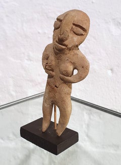 Kleine ecuadorianische Tonfigur auf Stand