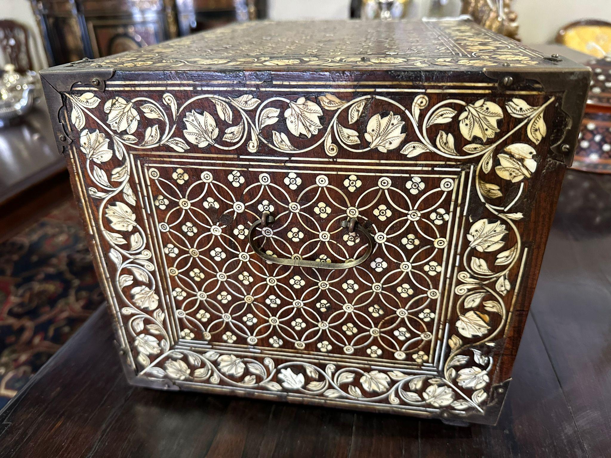 Small Mughol Counter, 17th Century For Sale 2