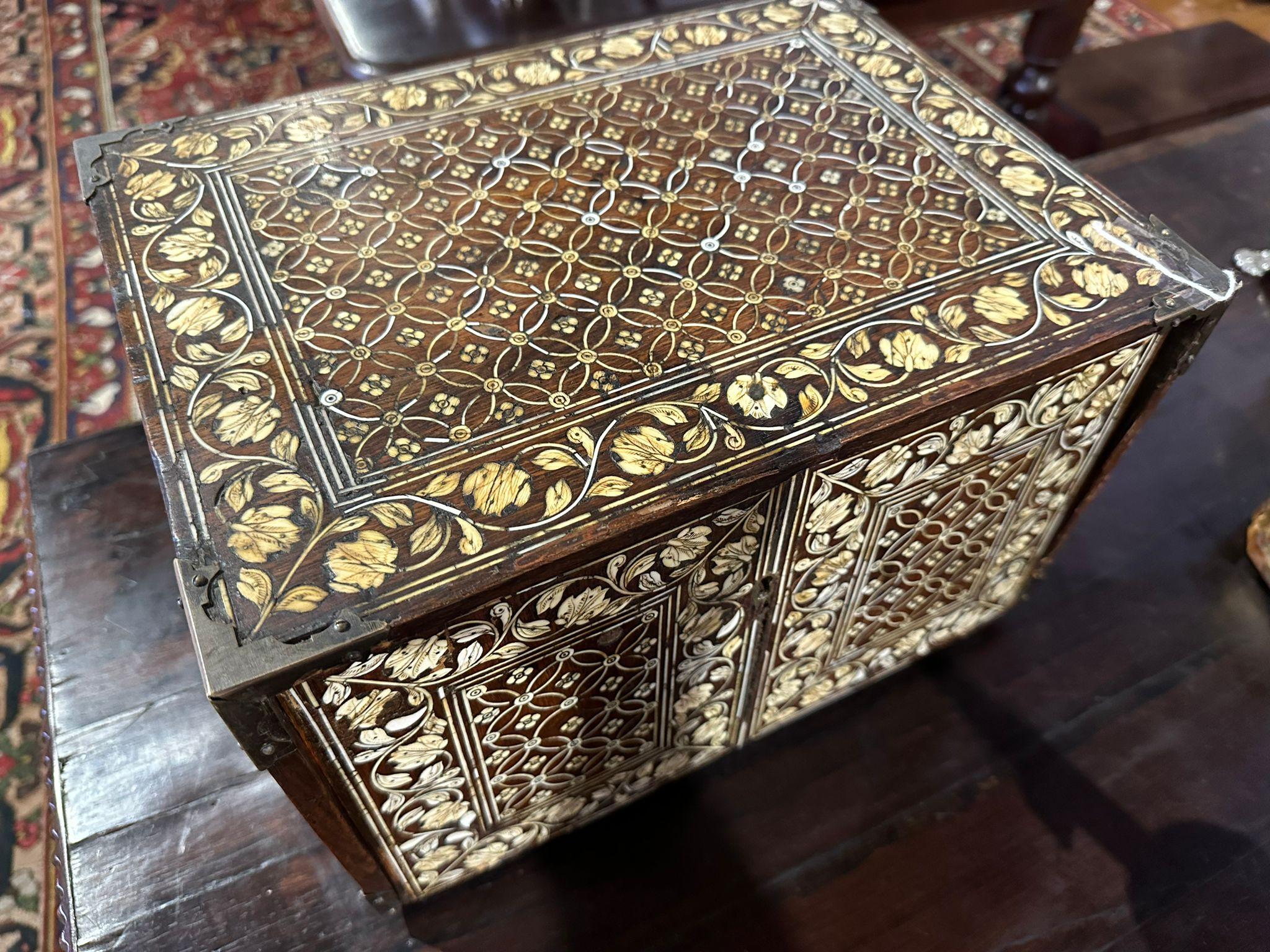 Small Mughol Counter, 17th Century For Sale 4