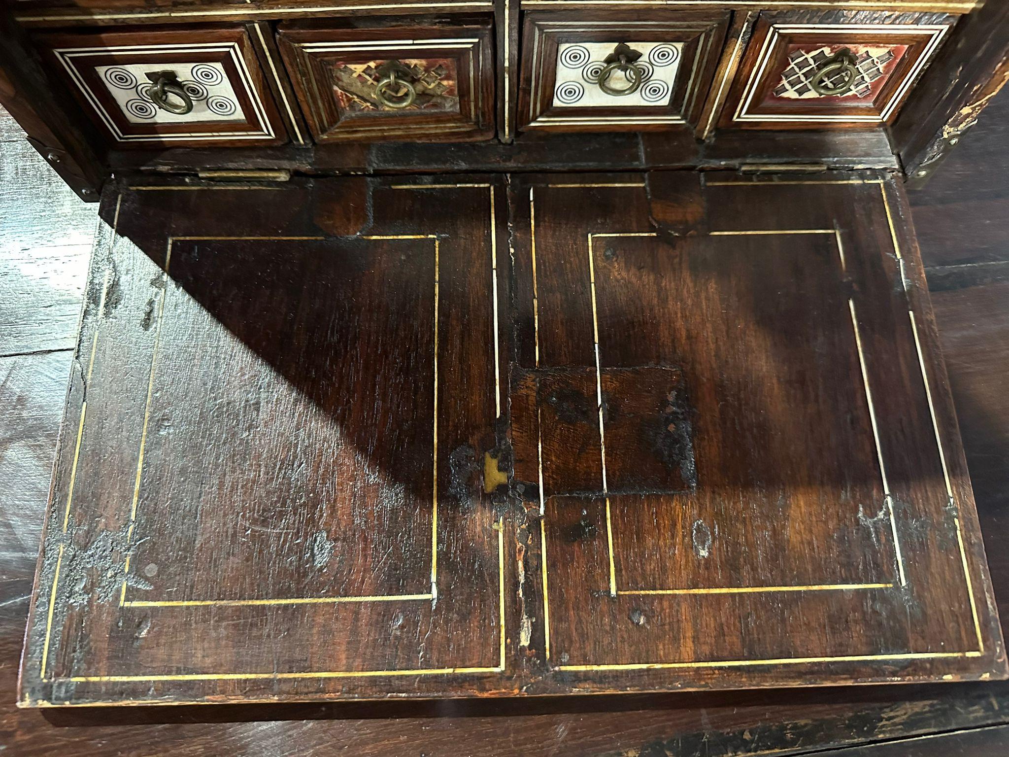 Hand-Crafted Small Mughol Counter, 17th Century For Sale