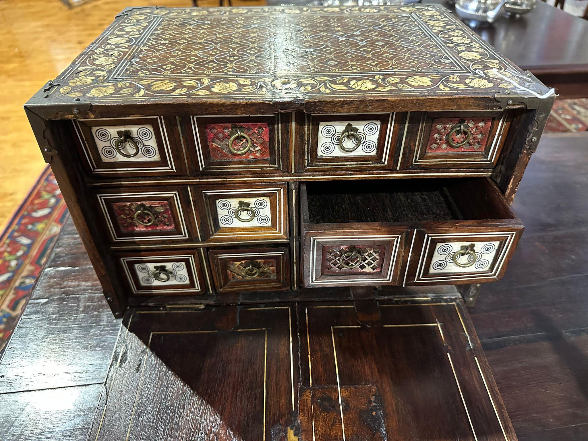 Small Mughol Counter, 17th Century In Good Condition For Sale In Madrid, ES