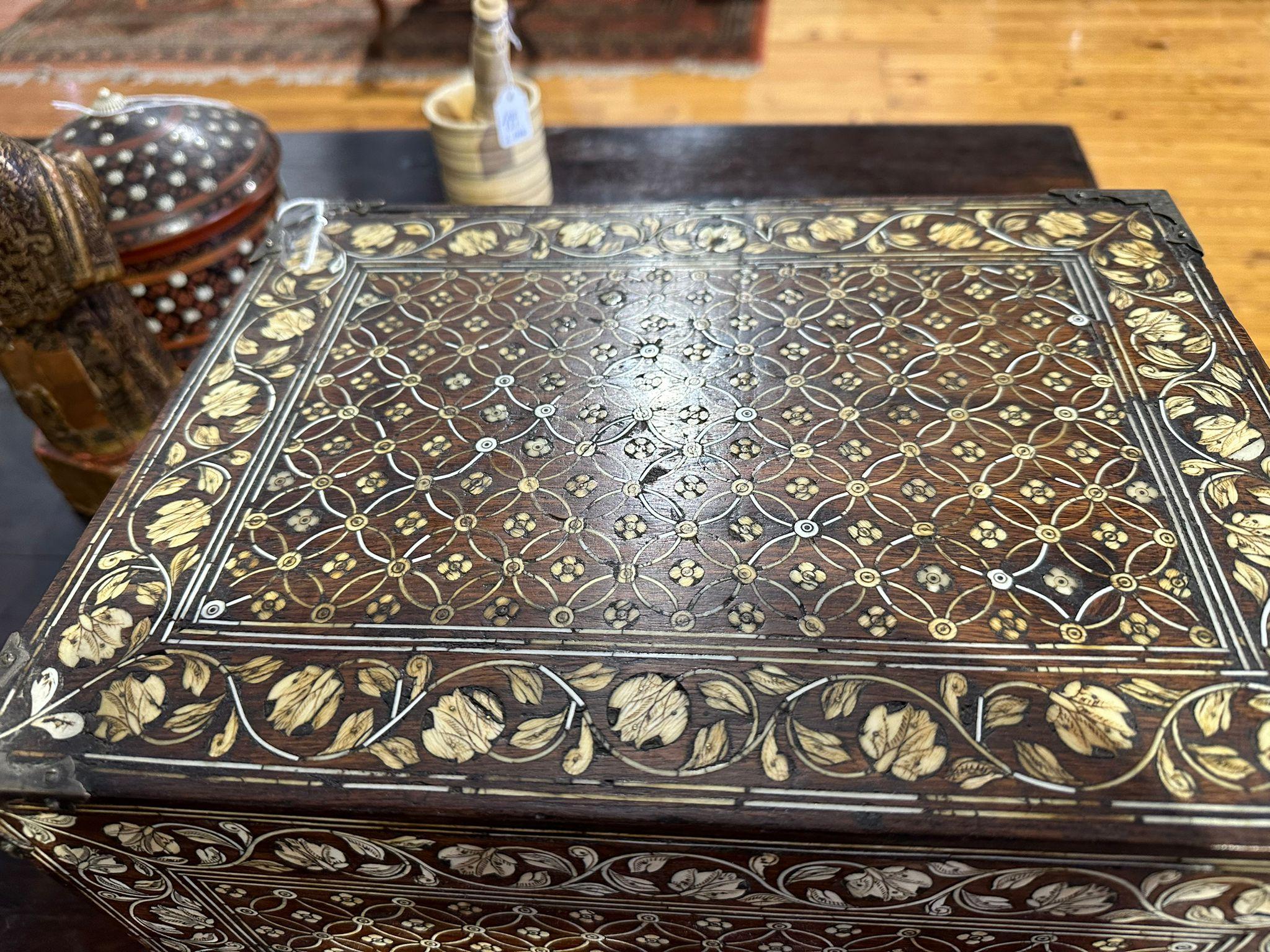 Small Mughol Counter, 17th Century For Sale 1