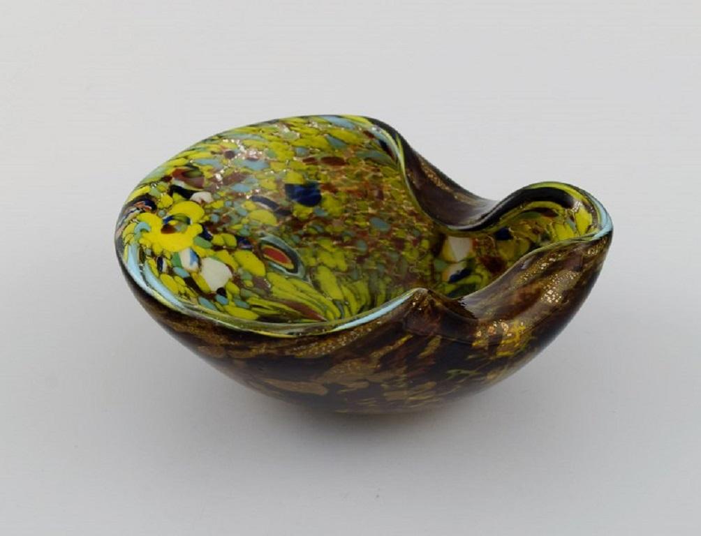 Small Murano bowl in polychrome mouth-blown art glass. Italian design, 1960s.
Measures: 13.5 x 5 cm
In excellent condition.