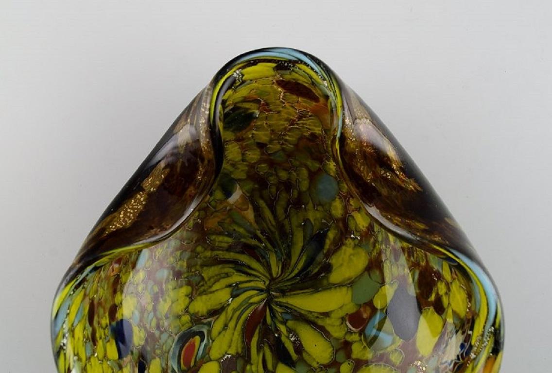 Petit bol de Murano en verre d'art polychrome soufflé à la bouche. Design italien, années 1960. Excellent état - En vente à Copenhagen, DK