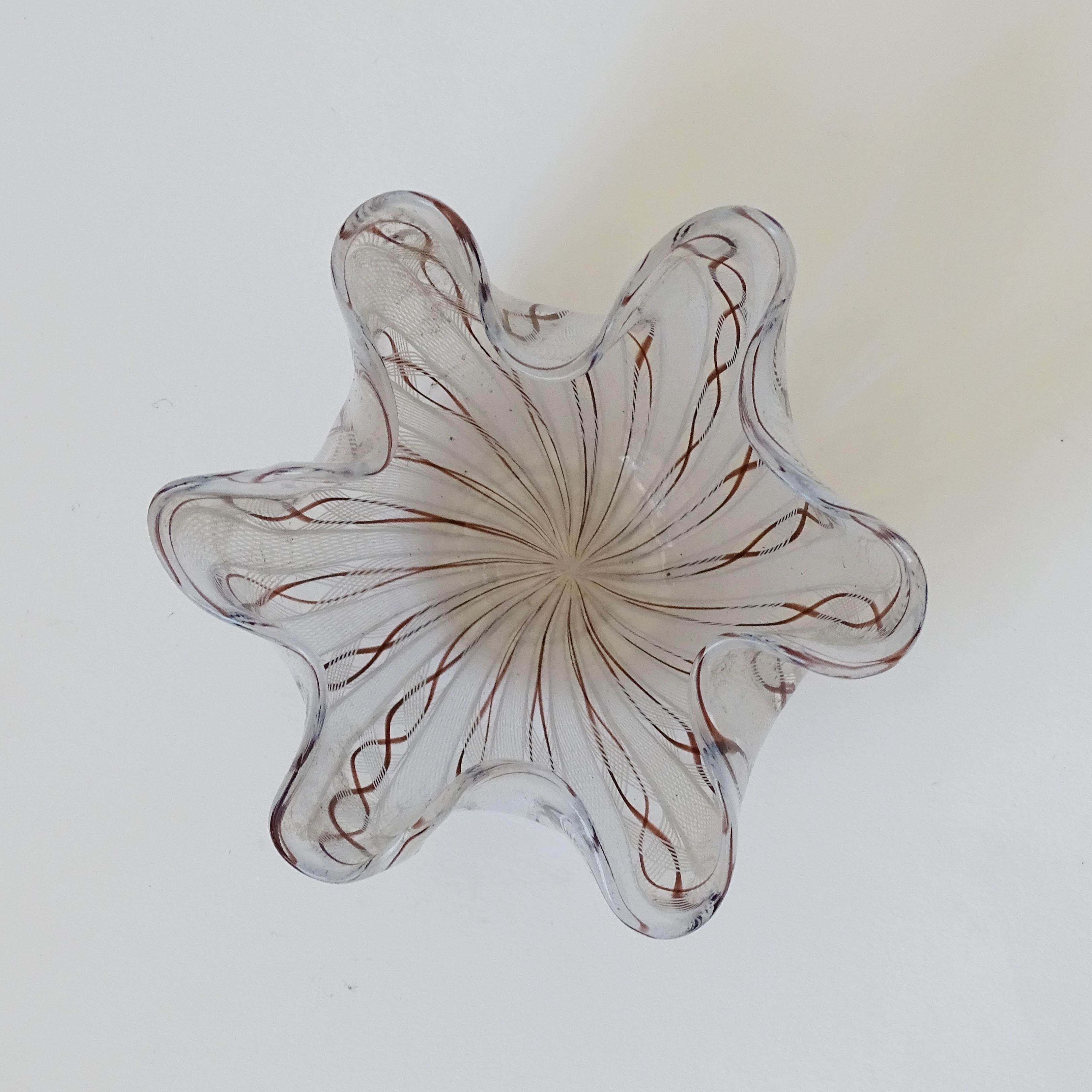 Small Murano Reticello Glass Fazzoletto Vase, Italy 1950s In Good Condition For Sale In Milan, IT