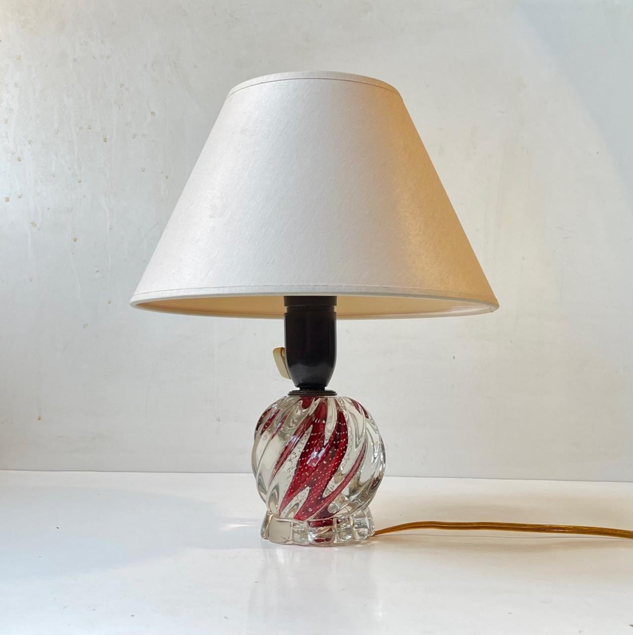 Small Murano Table Lamp in Twisted Glass with Internal Air-Bubbles, 1950s In Good Condition For Sale In Esbjerg, DK