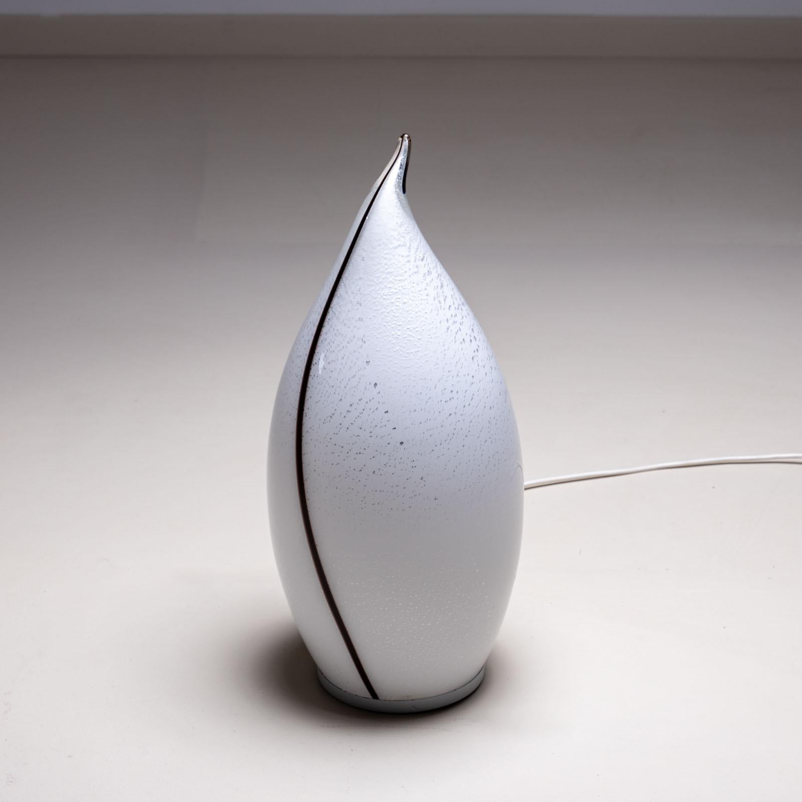 Pequeña lámpara de mesa de Murano, Italia Mediados del siglo XX Cristal de Murano en venta