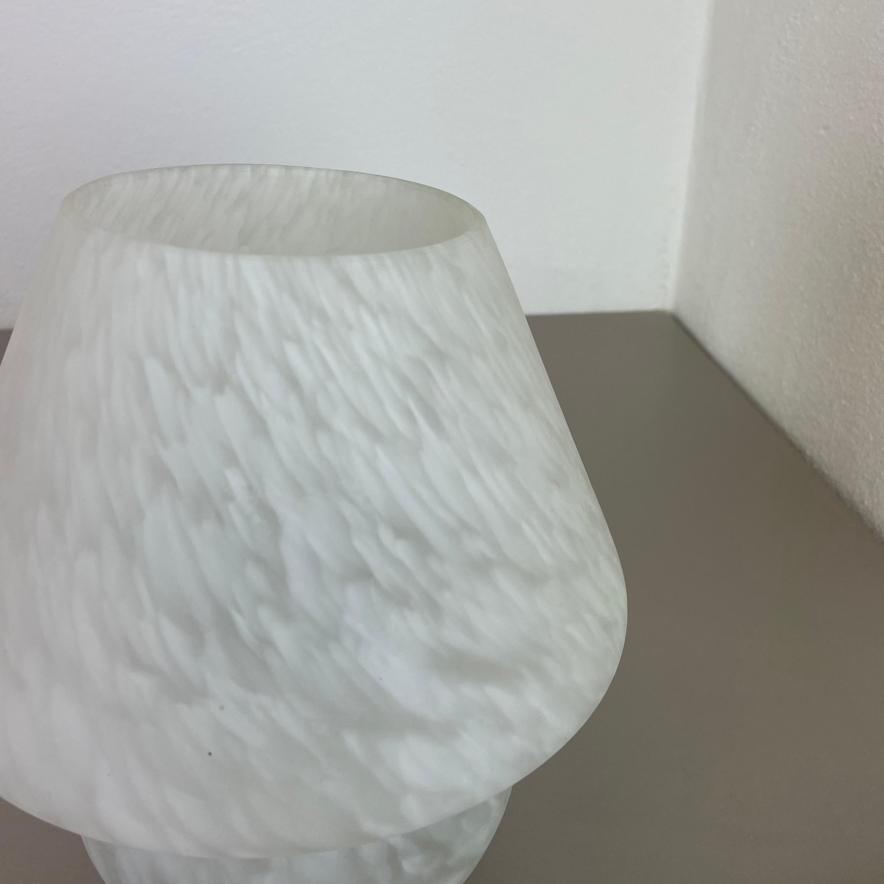 Petite lampe de bureau en verre satiné de Murano texturé « Mushroom », Italie, 1970 en vente 1