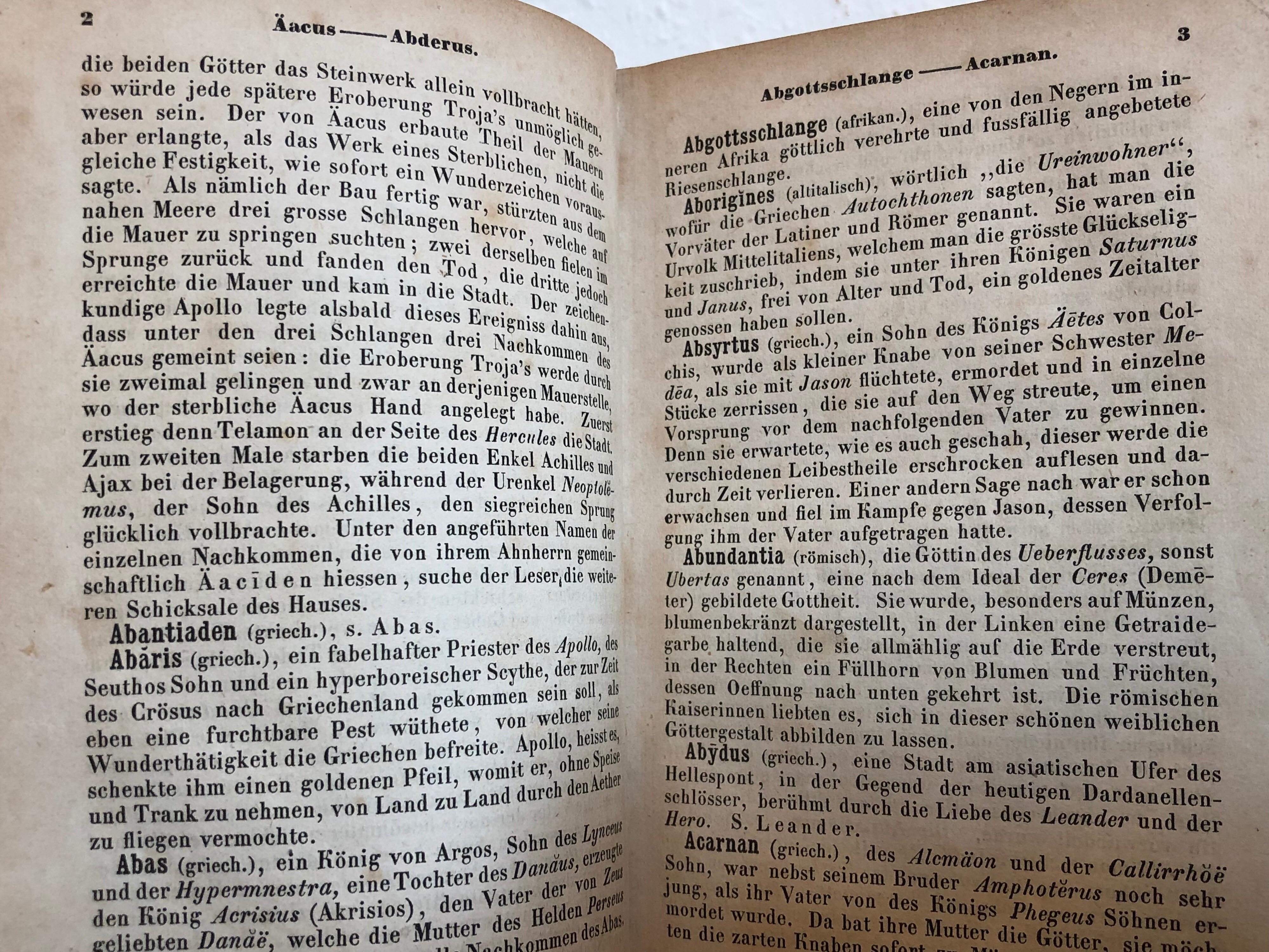 Johannes Minckwitz
Taschenwörterbuch der Mythologie (1852)
14 x 10 x 3 cm

Johannes Minckwitz (April 11, 1843, Leipzig – May 20, 1901, Biebrich) was a German chess player and author.

His best achievement was 2nd place, behind Adolf Anderssen,