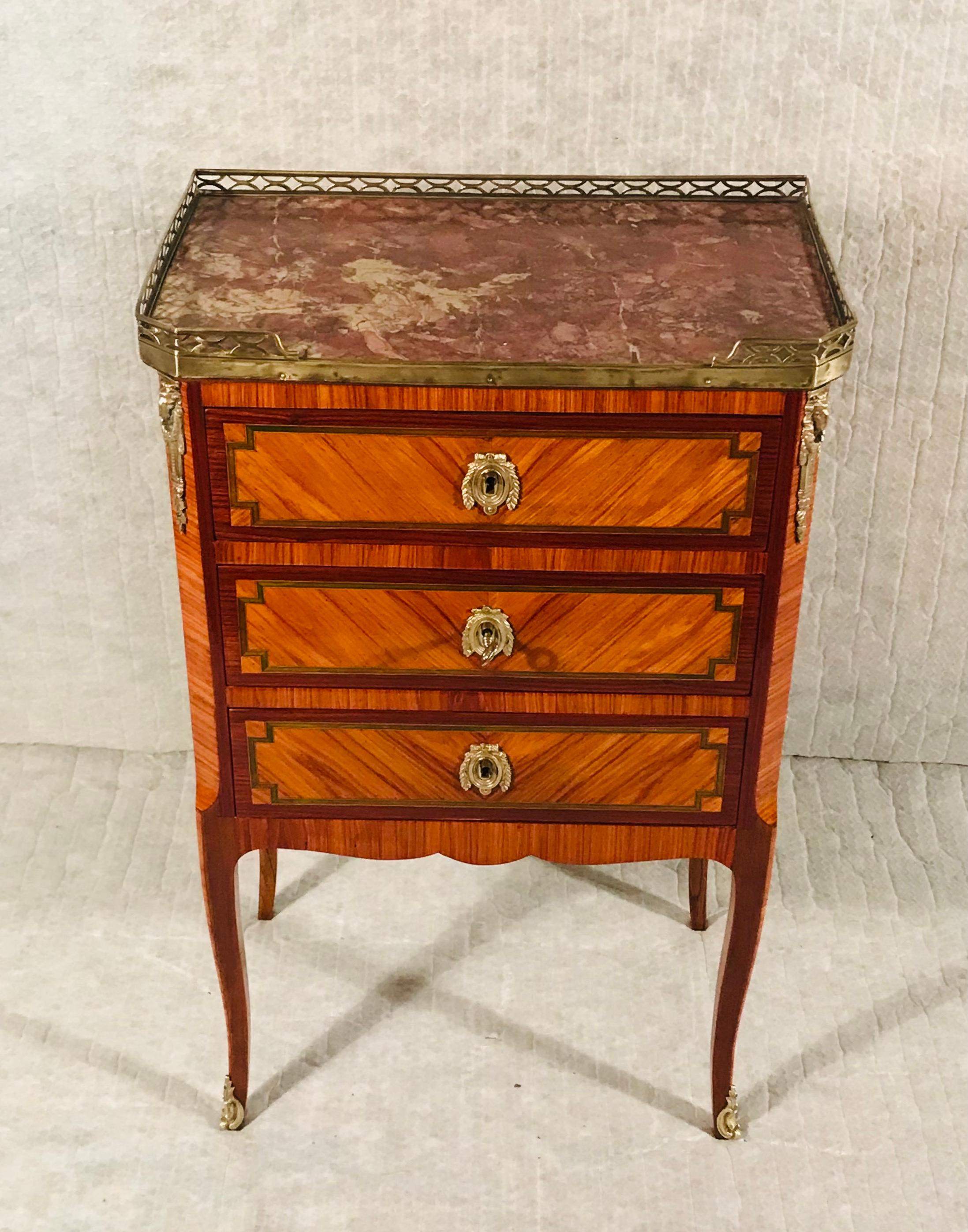 Small Napoleon III Chest of Drawers, France 19th century In Good Condition For Sale In Belmont, MA