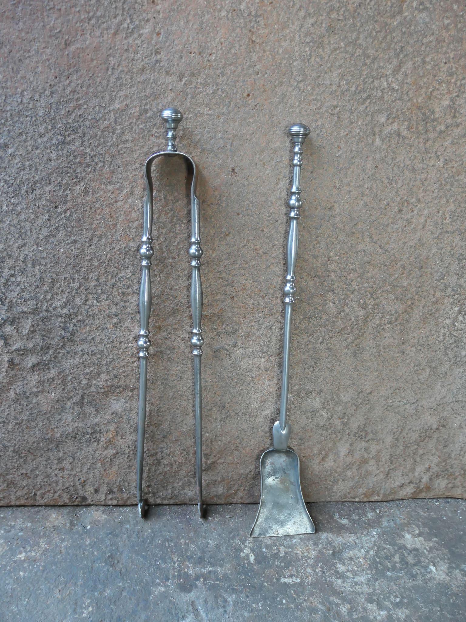 Set di due utensili in acciaio lucido del XIX secolo, periodo Napoleone III. Il set è in buone condizioni e perfettamente funzionante.