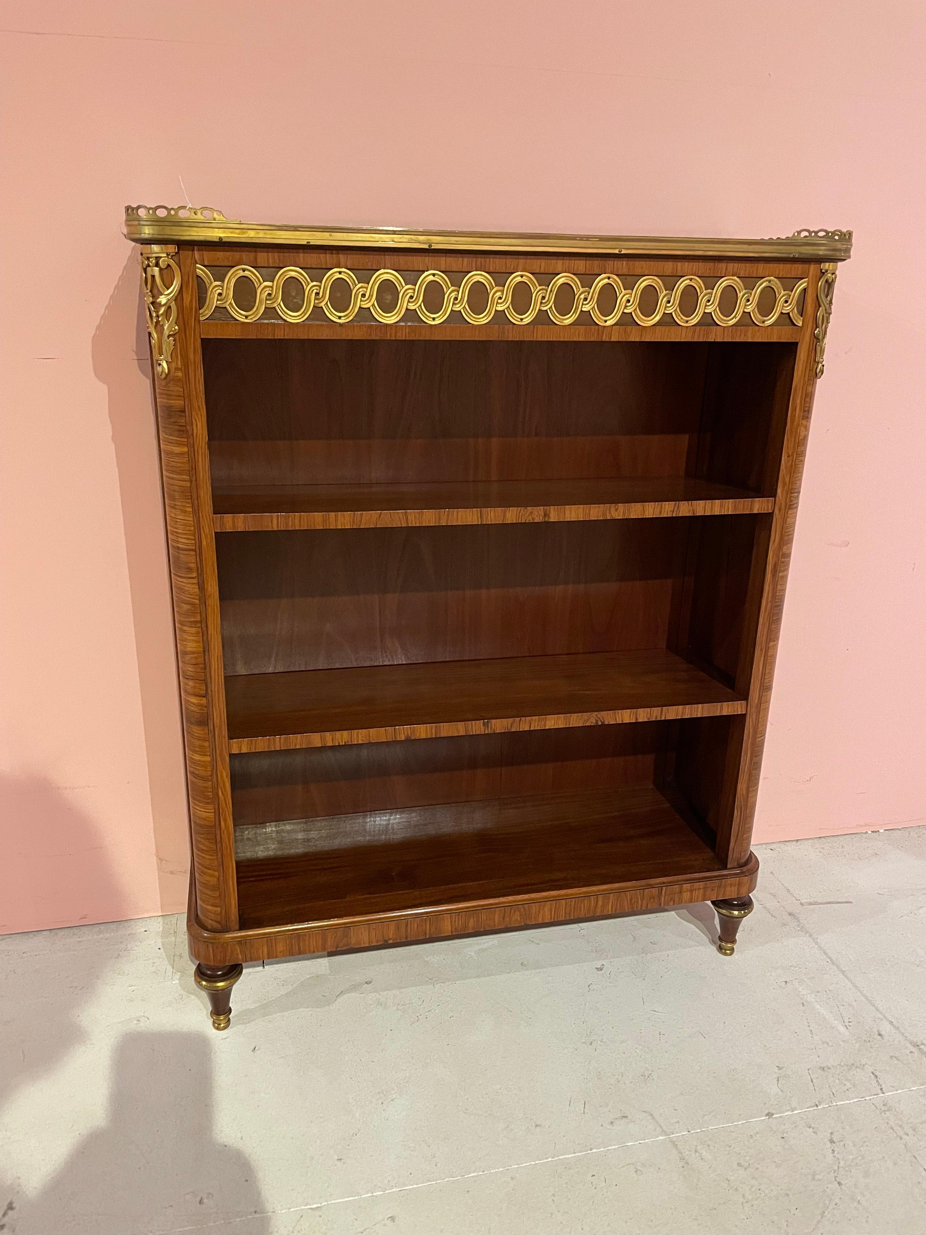 Fabulous quality late 19th century small open bookcase from the Napoleon III period circa 1870’s
Veneered with kingwood , original marble top and ormolu mounts
H: 99 cm (39