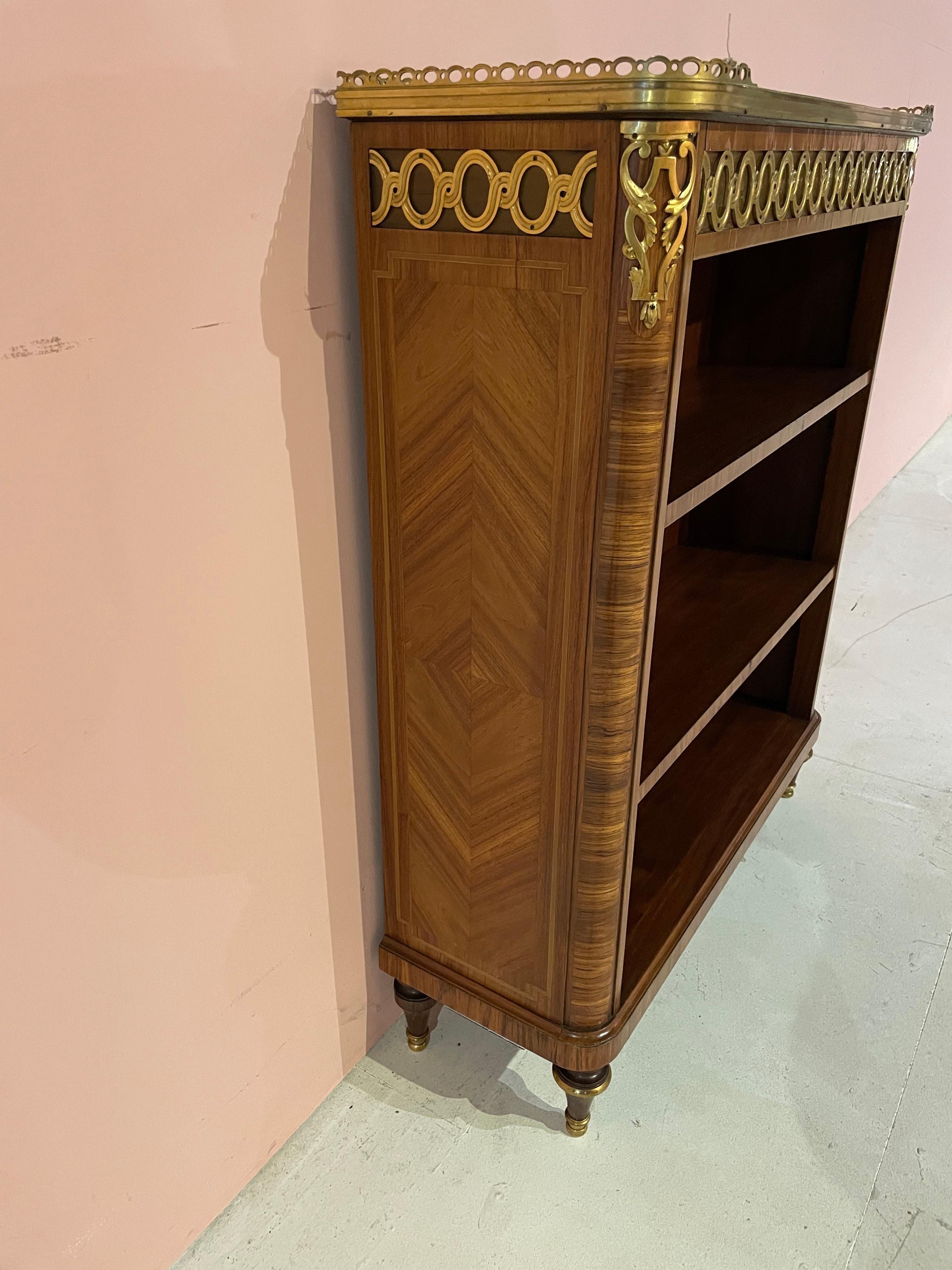 French Small Napoleon III kingwood open bookcase  For Sale