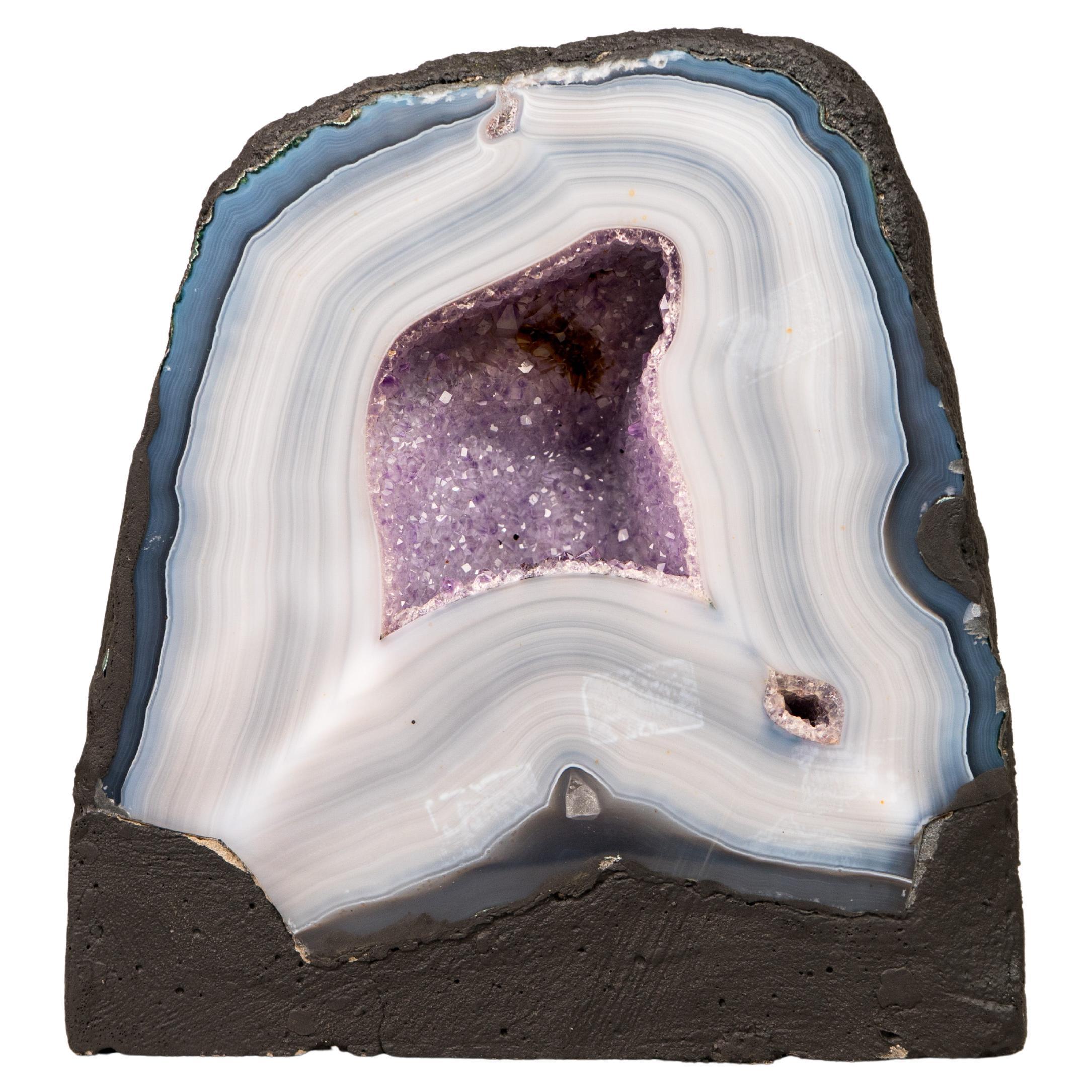 Kleiner natürlicher blauer & weißer Spitzenachat Geode im Angebot