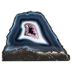 Pequeña Geoda Natural de Ágata Encaje Azul Oscuro con Bandas de Ágata Azul y Blanca