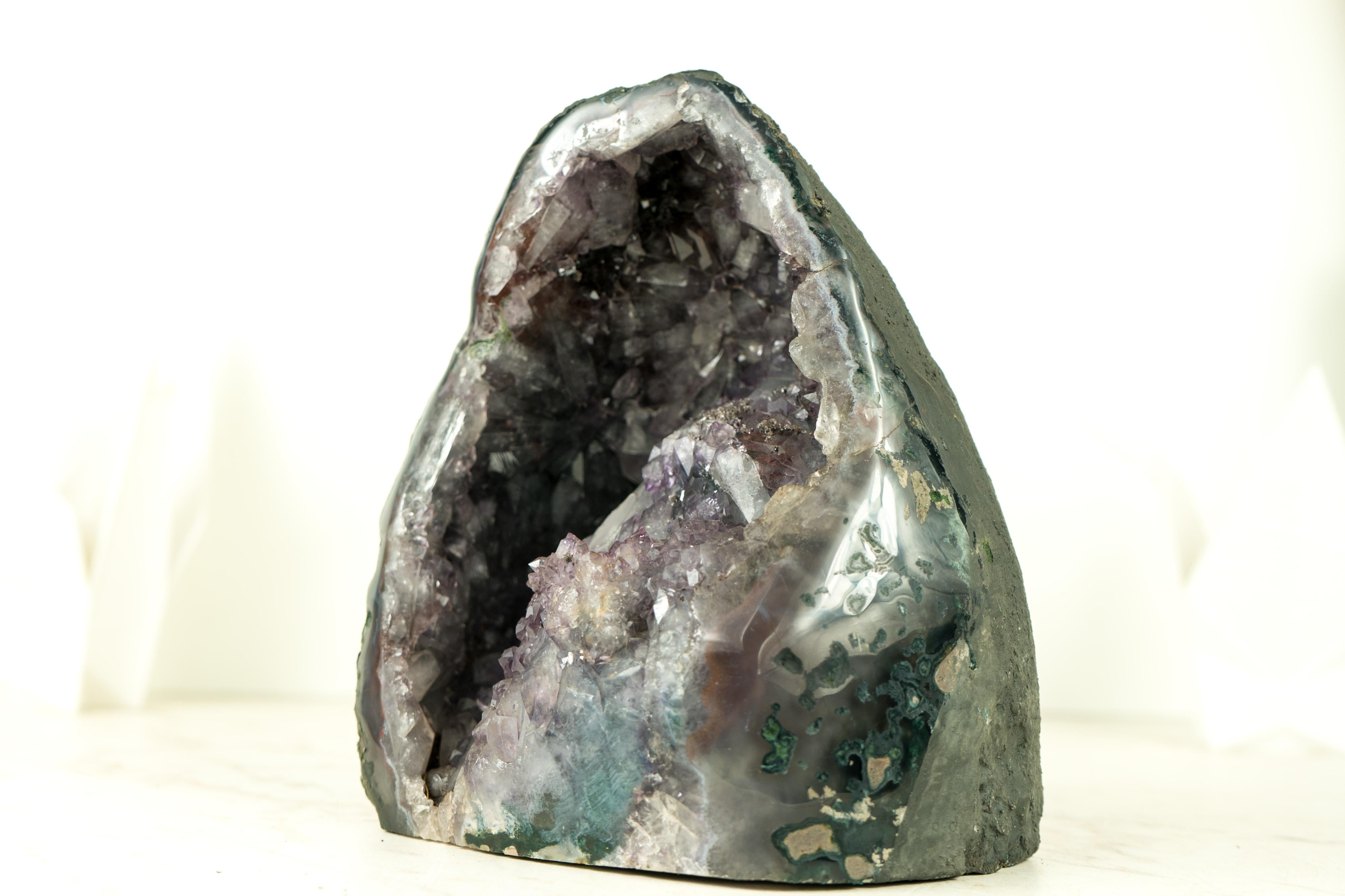 Agata Piccolo geode di ametista Nature Purple con fiore, perfetto come decorazione d'accento in vendita