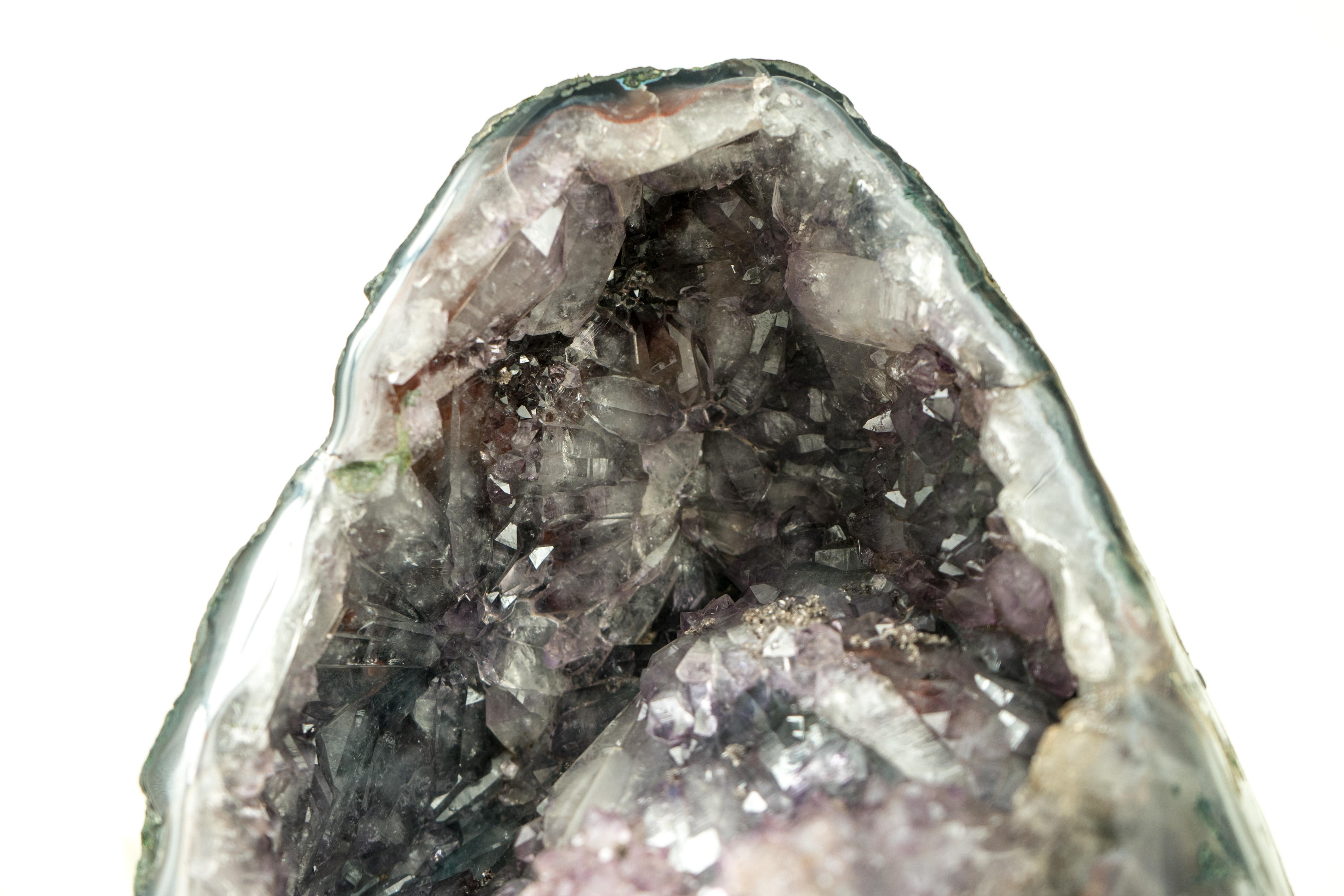 Piccolo geode di ametista Nature Purple con fiore, perfetto come decorazione d'accento in vendita 2