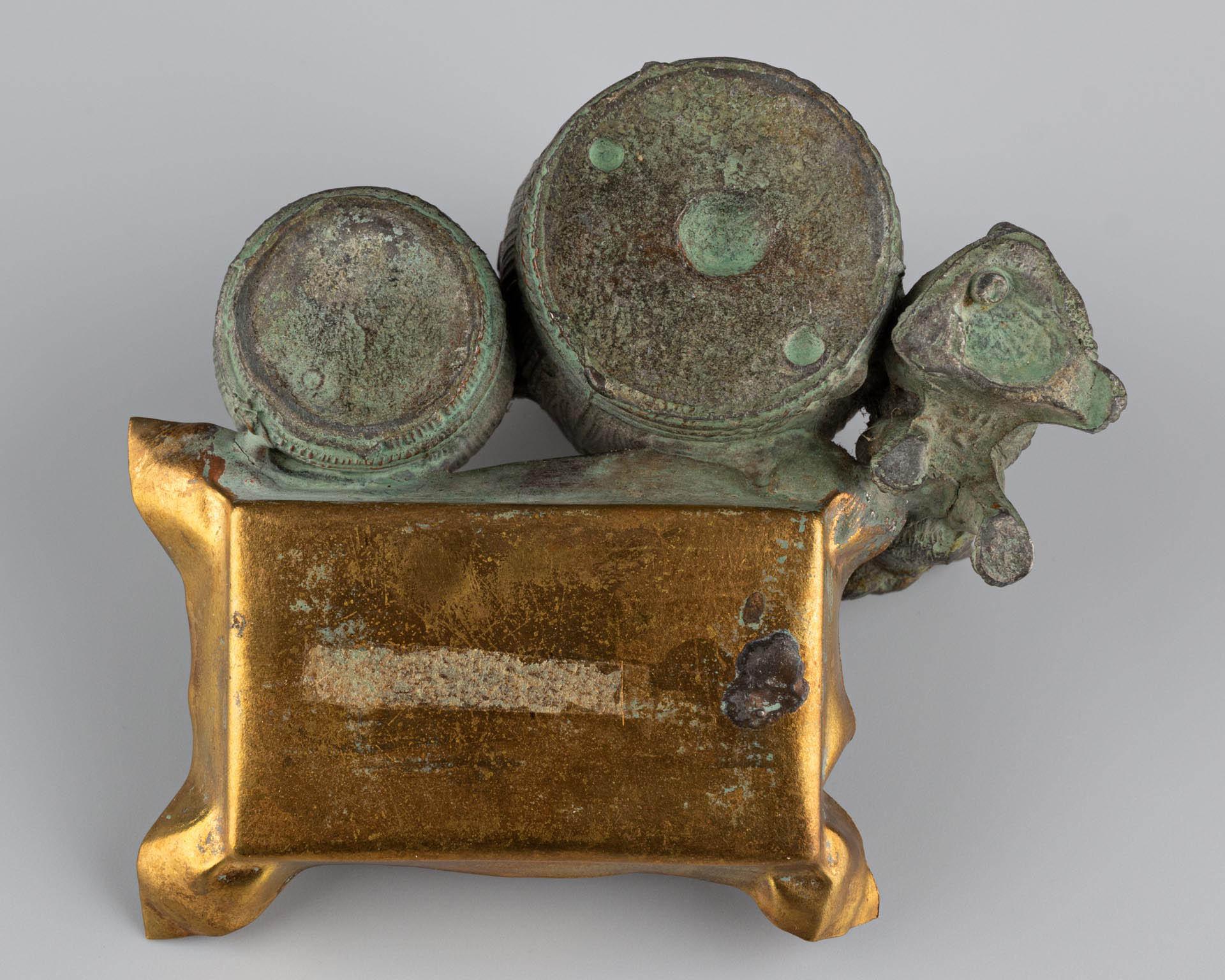 Small naturalistic desk set with rabbit and barrels made of patinated metal For Sale 4