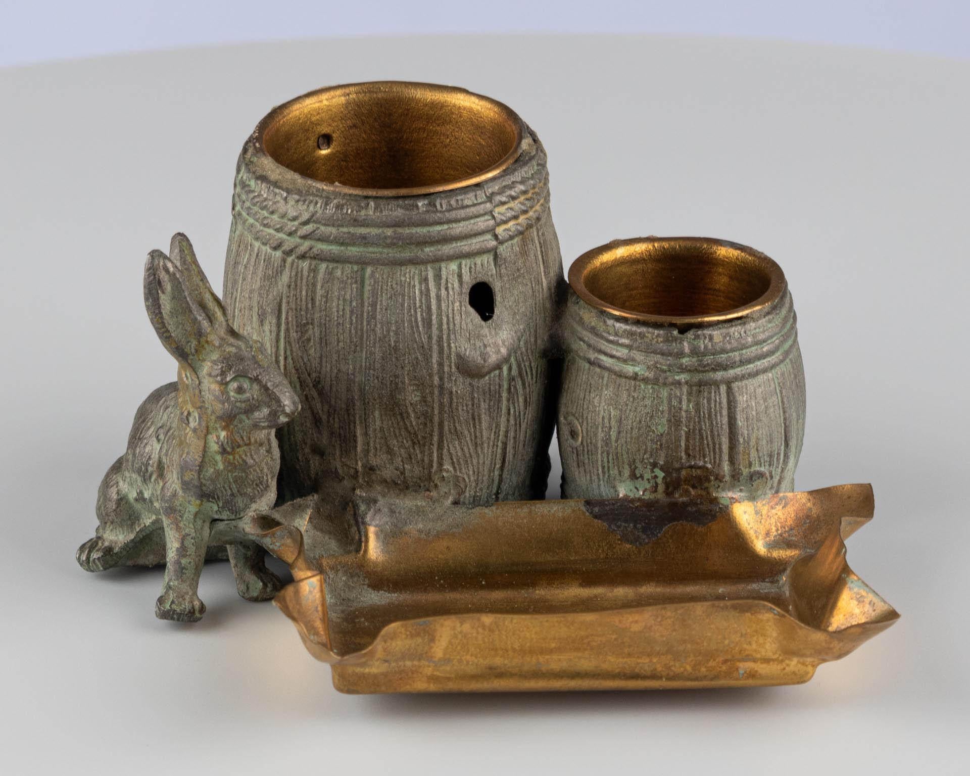 Patinated Small naturalistic desk set with rabbit and barrels made of patinated metal For Sale