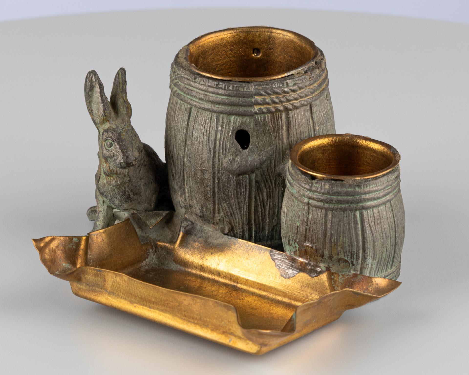 Small naturalistic desk set with rabbit and barrels made of patinated metal For Sale 1