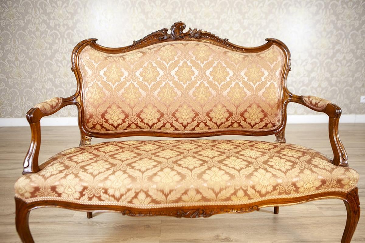 Sofá pequeño de nogal de estilo renacimiento rococó, años 30 Francés en venta