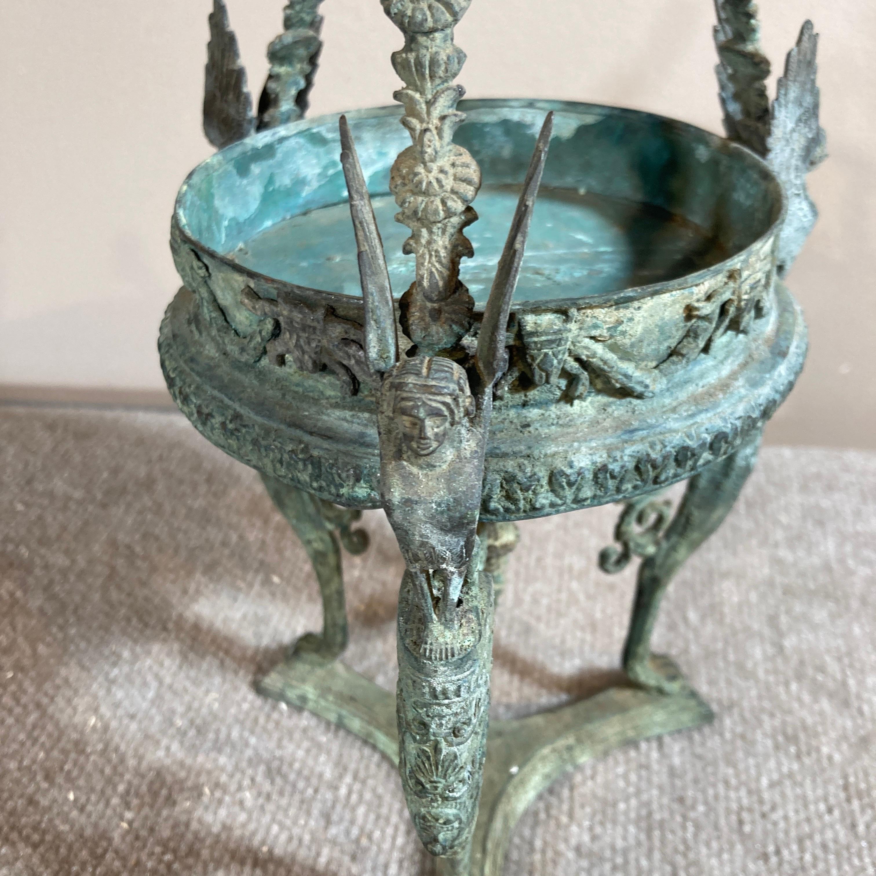 Small Neoclassical Bronze Grand Tour Gueridon-Form Plant Holder, circa 1900  In Excellent Condition For Sale In Lambertville, NJ