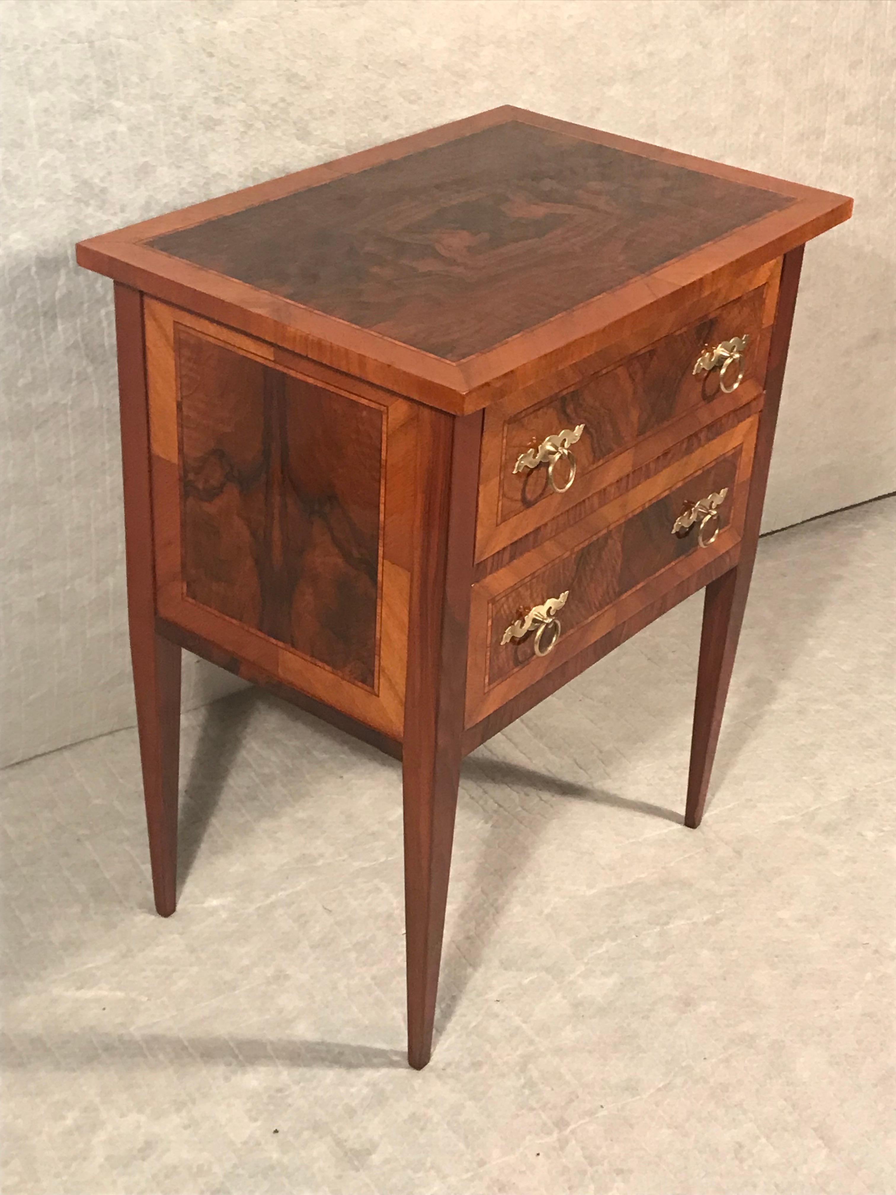 Small Neoclassical Chest of Drawers, 19th century In Good Condition For Sale In Leimen, DE
