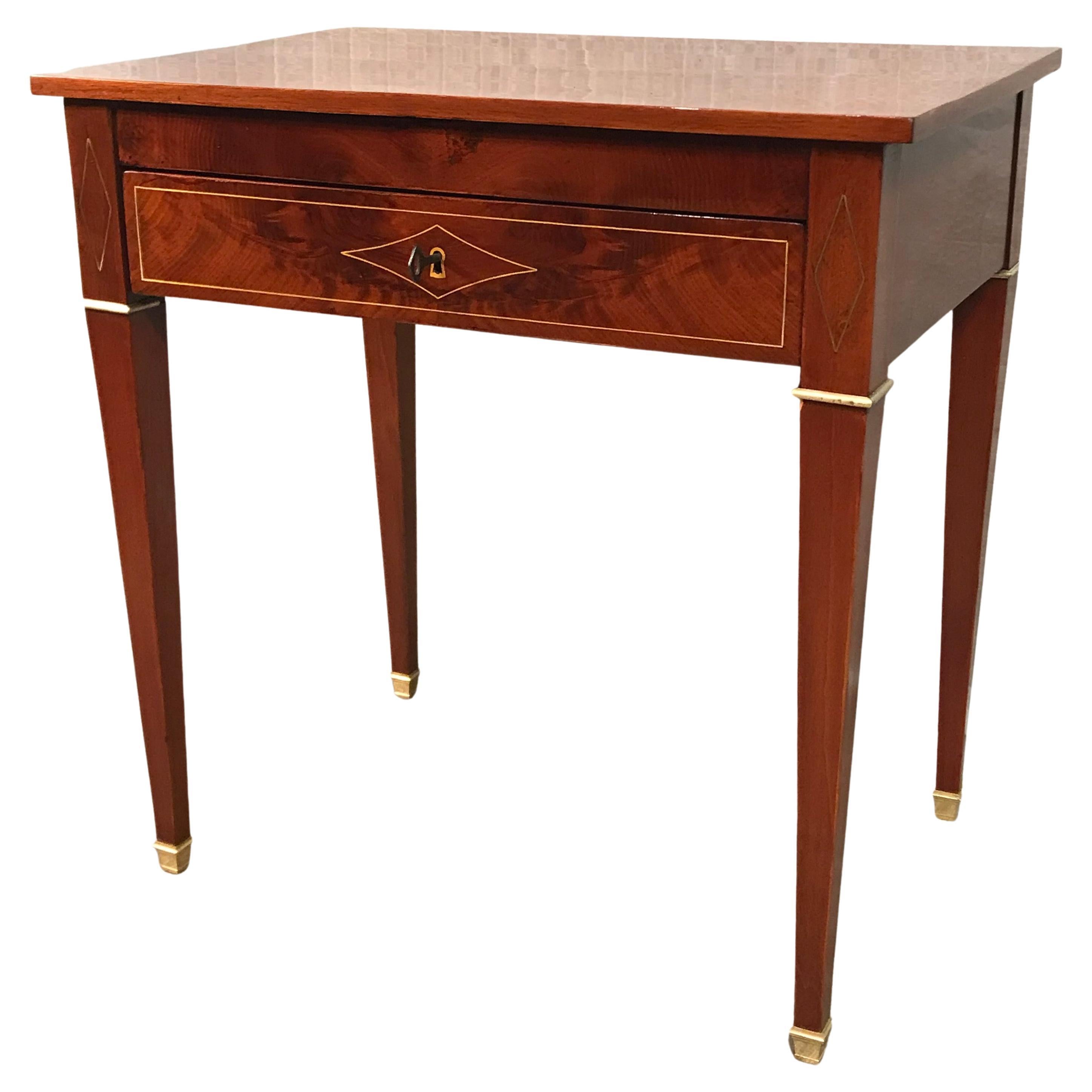 Small Neoclassical Desk, Northern Germany, 1810-20 In Good Condition For Sale In Belmont, MA