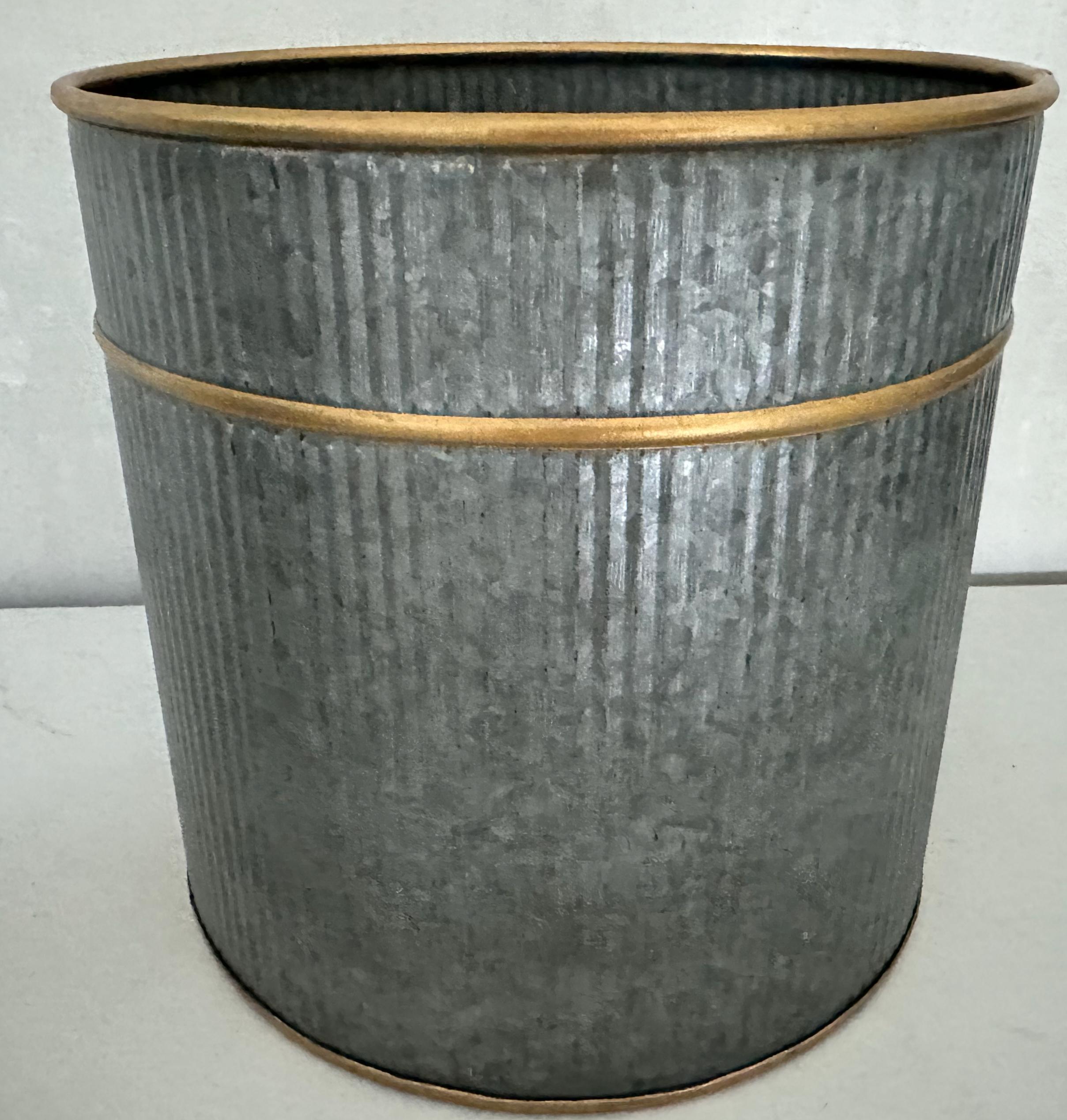 Small Neoclassical Gold Gilt Accent Metal Waste Basket In New Condition For Sale In Sheffield, MA