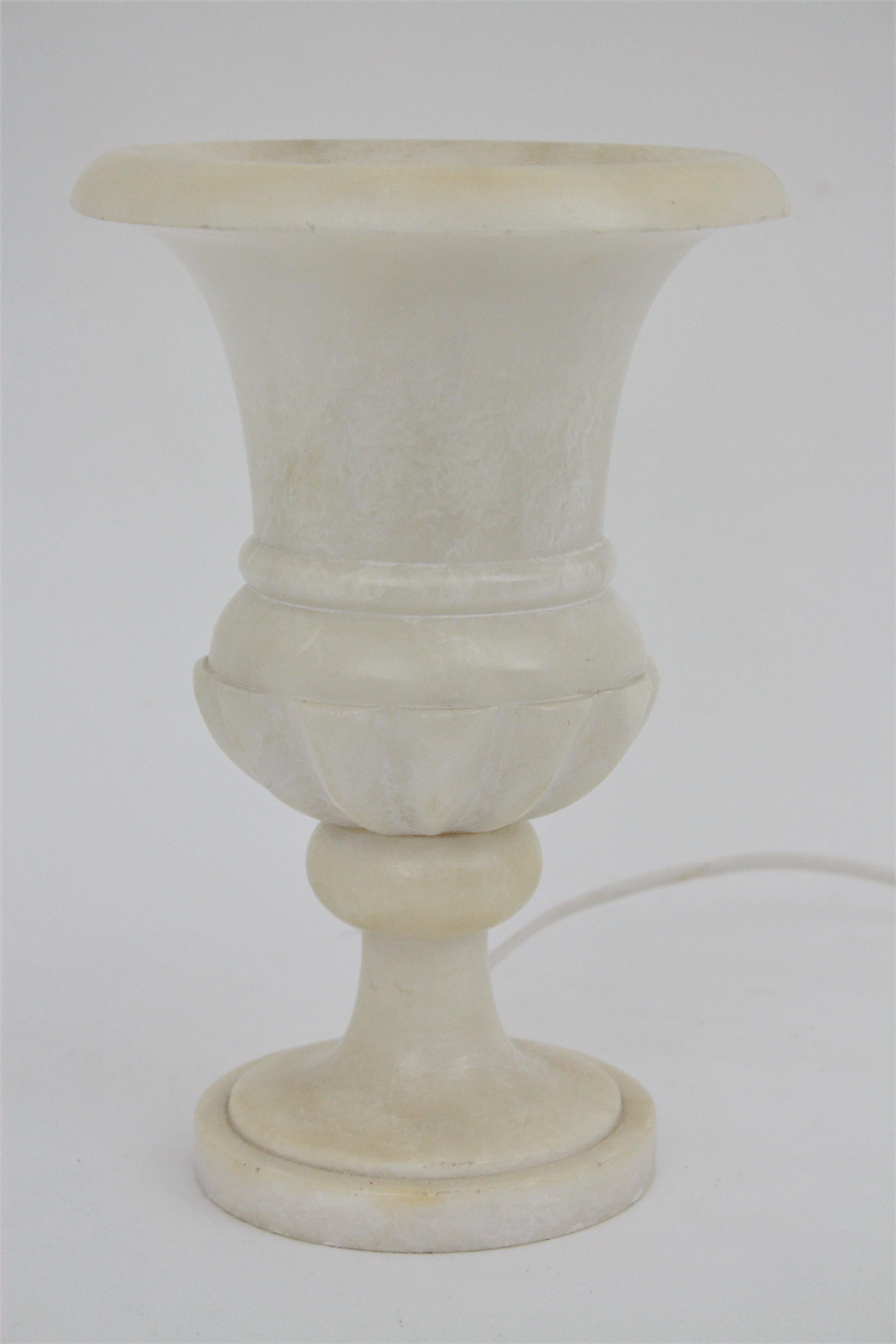 20th Century Spanish Neoclassical Style Alabaster Urn Table Lamp, 1930s For Sale