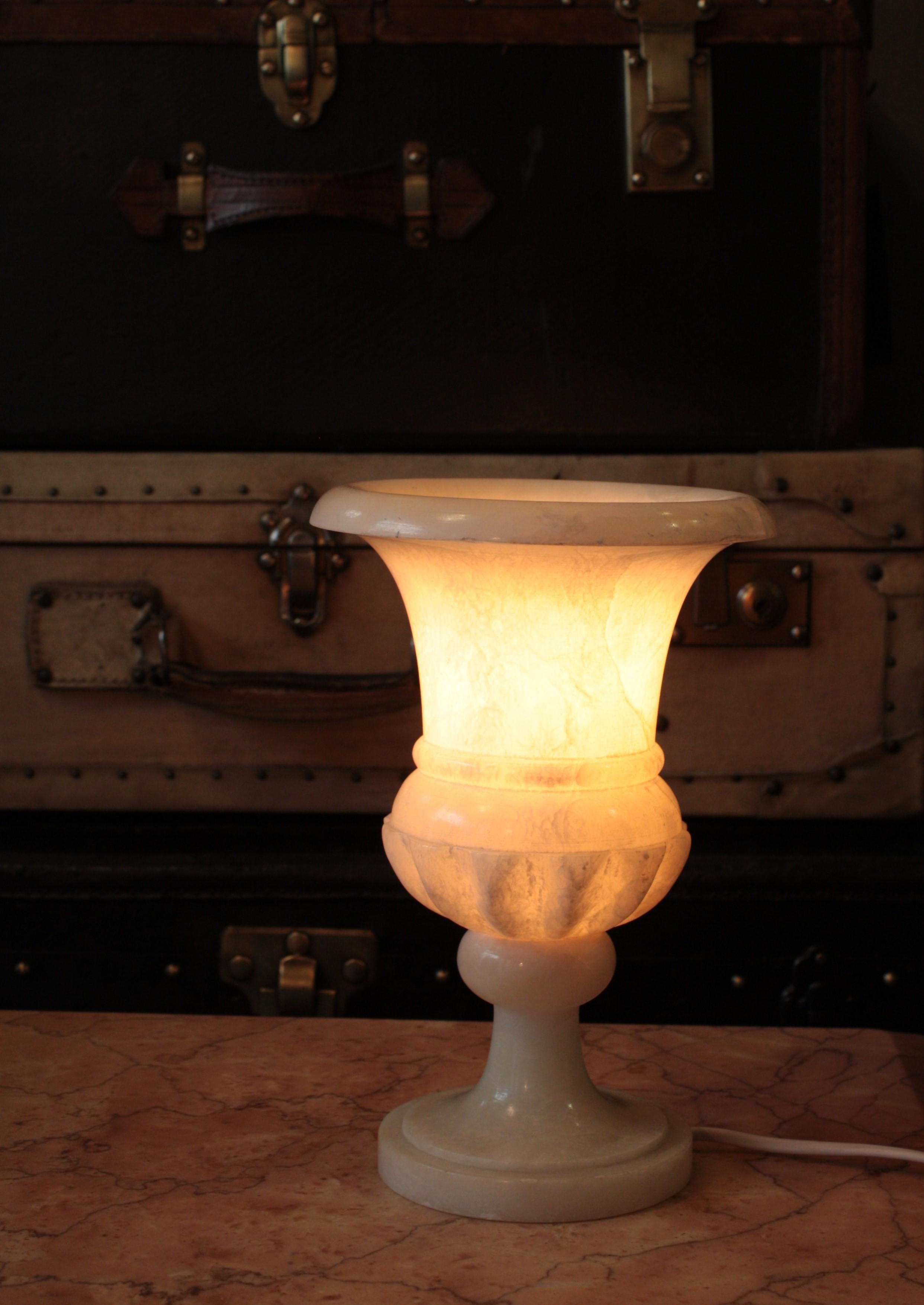 Spanish Neoclassical Style Alabaster Urn Table Lamp, 1930s For Sale 3
