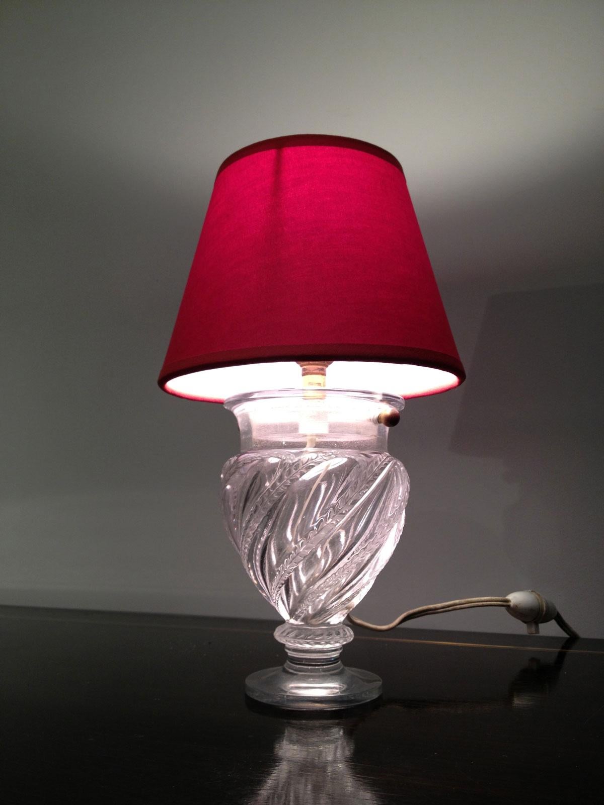 This small neoclassical style lamp is made of crystal. This is a French work, circa 1940.