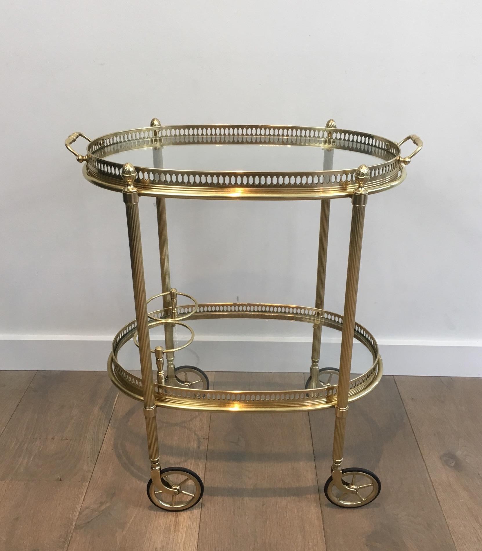 Piccolo carrello da bar ovale in ottone in stile neoclassico con doppio piano estraibile di in vendita 4