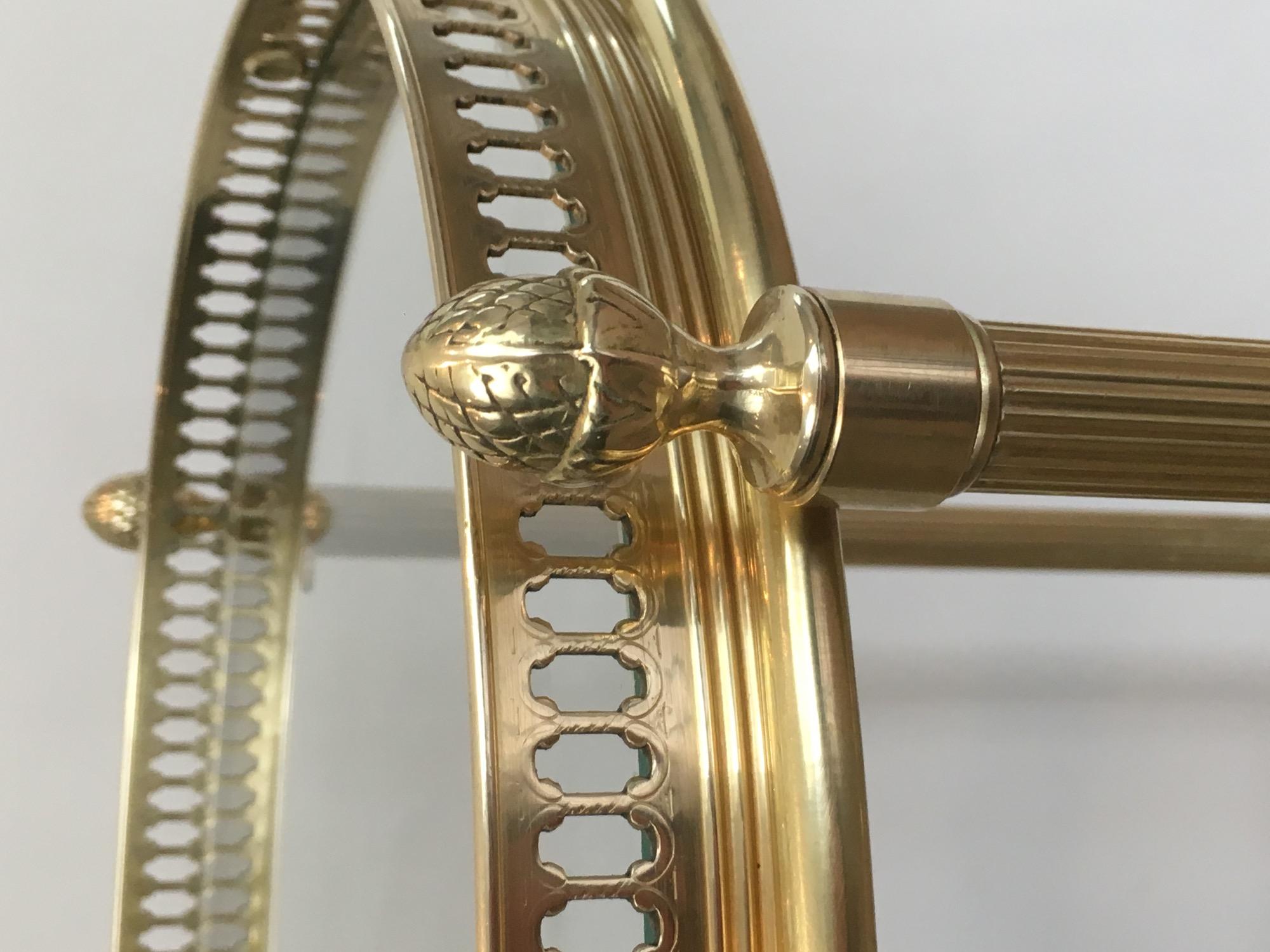 Piccolo carrello da bar ovale in ottone in stile neoclassico con doppio piano estraibile di in vendita 2