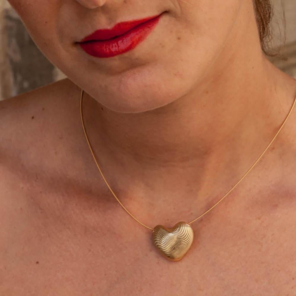 Women's 14 Karat Yellow Gold Small Netline Heart Pendant. For Sale