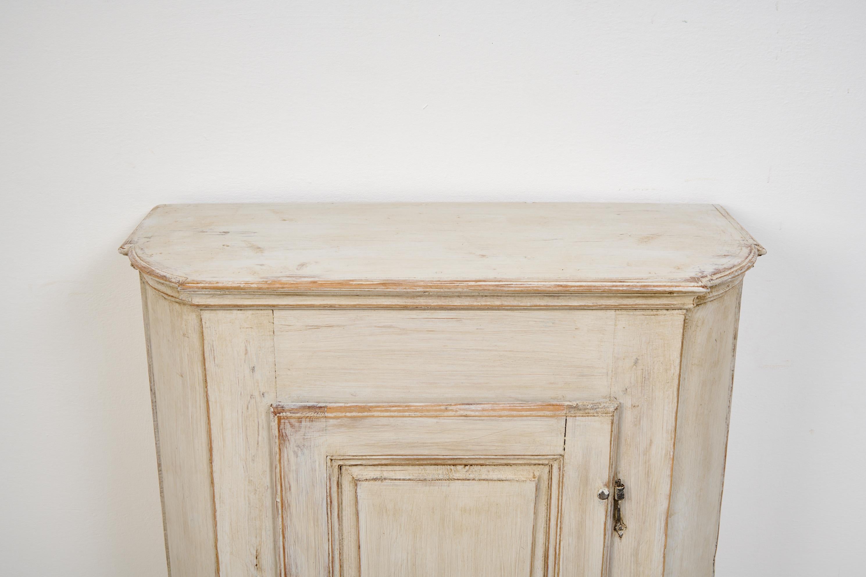 Small Northern Swedish Antique Hand-Crafted Gustavian Style Sideboard  3