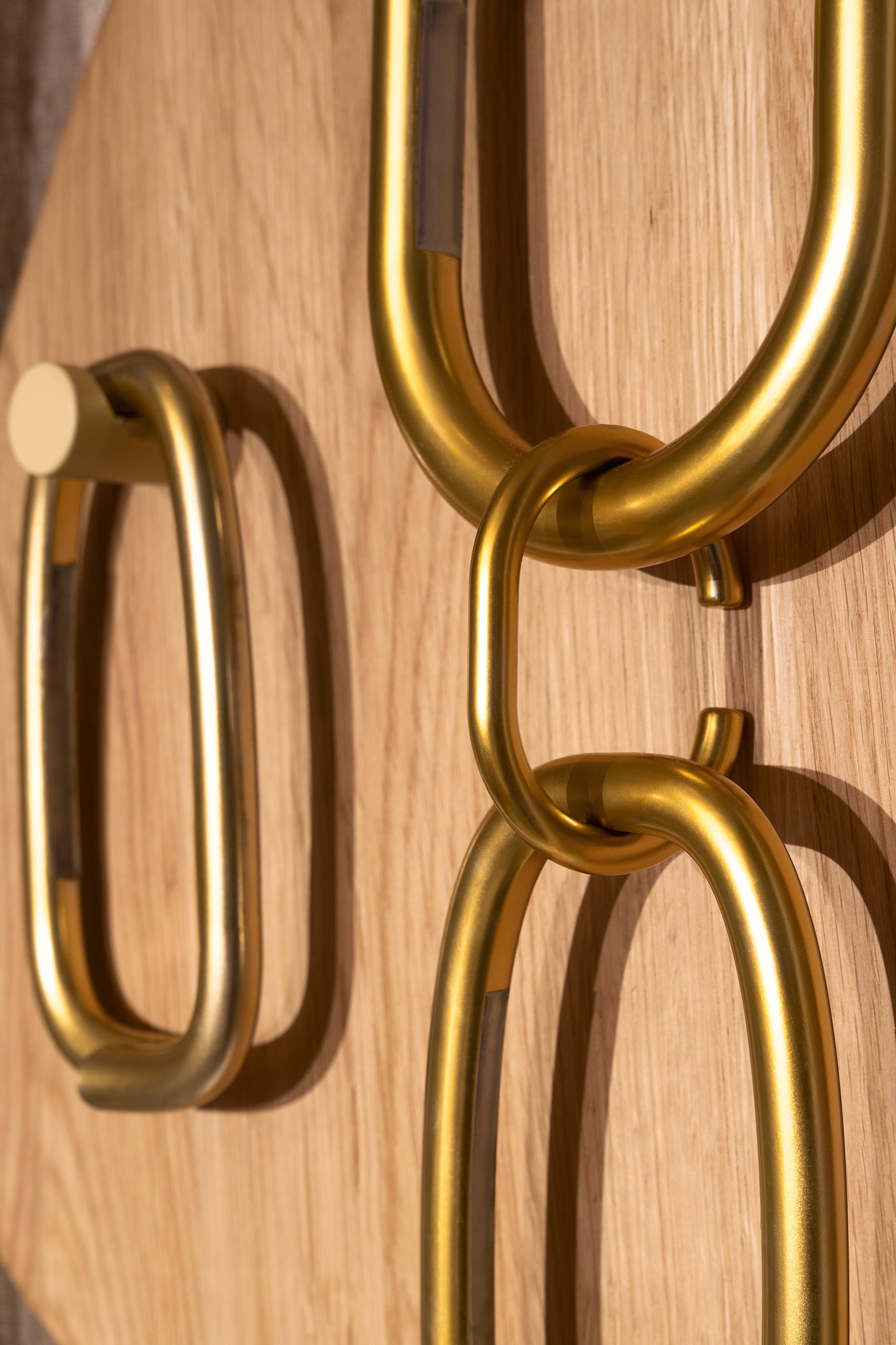 Small Notearrings Oak Wall Lamp by Virginia Arlotto In New Condition For Sale In Geneve, CH