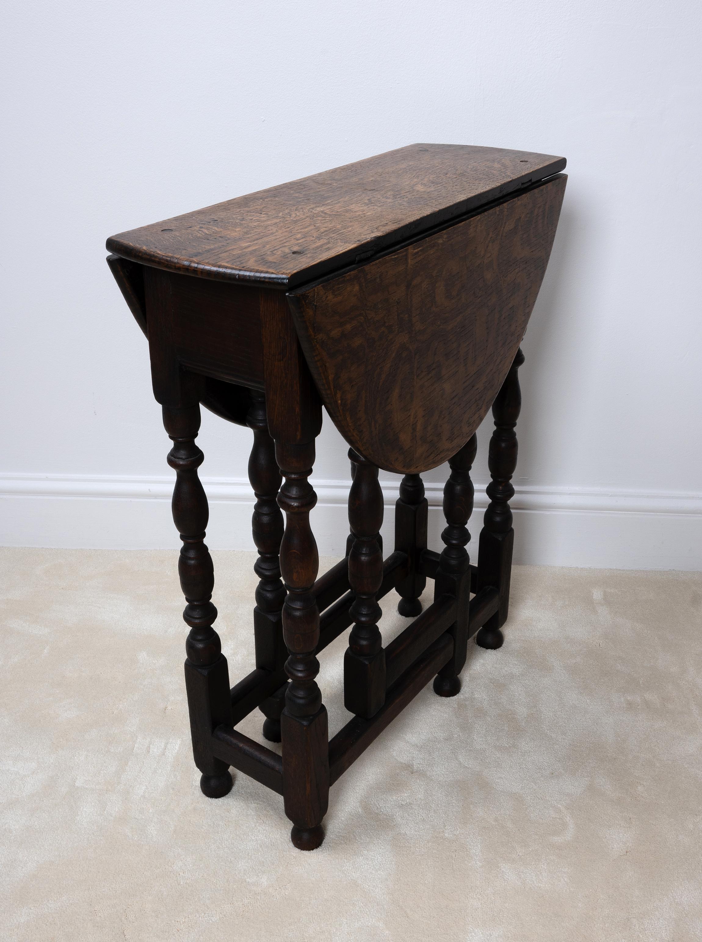 Jacobean Small Oak 17th Century Style Gate Leg Drop Leaf Table Side Table For Sale