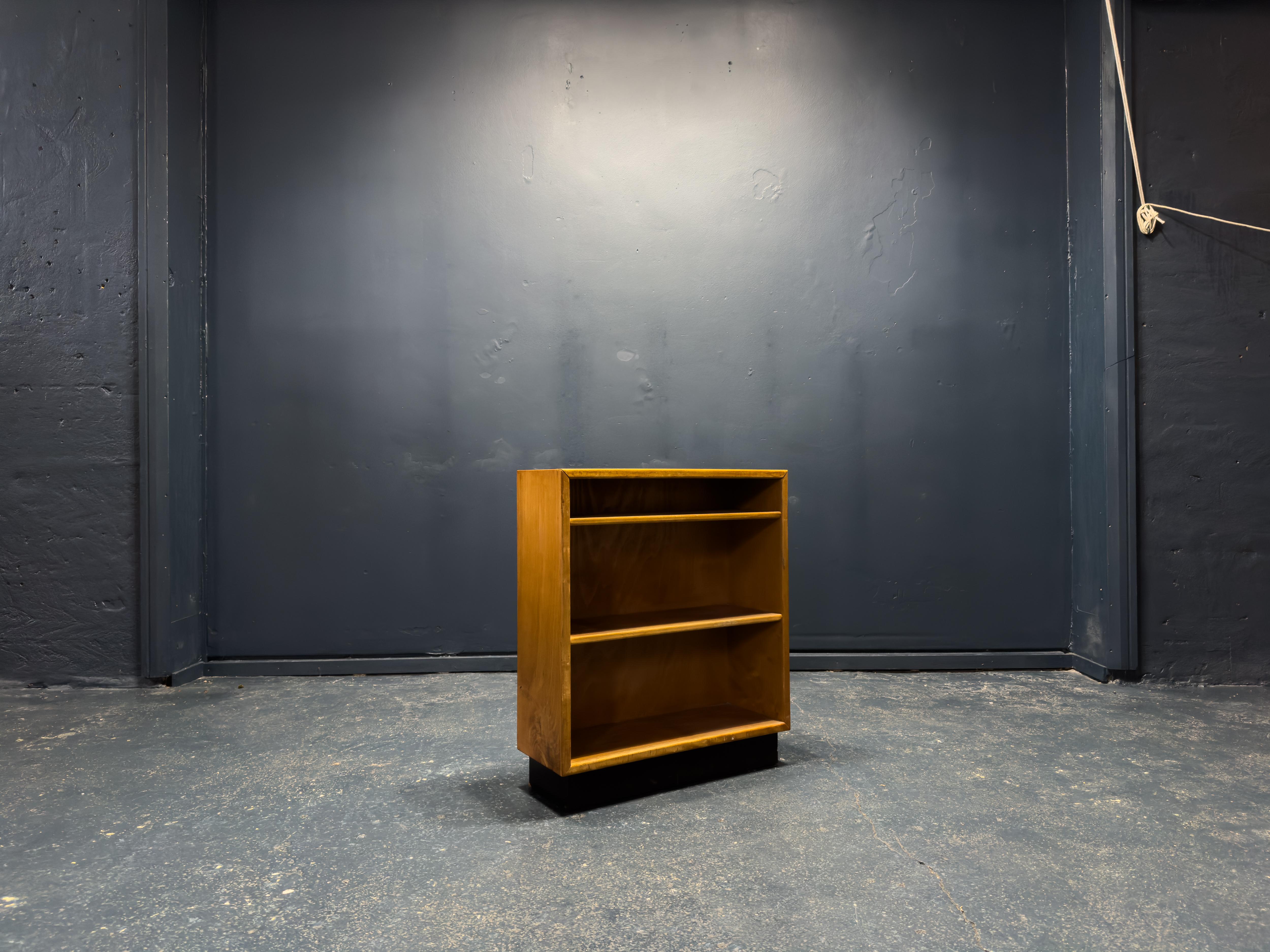 Mid-Century moderno Libreria piccola in Oak in vendita