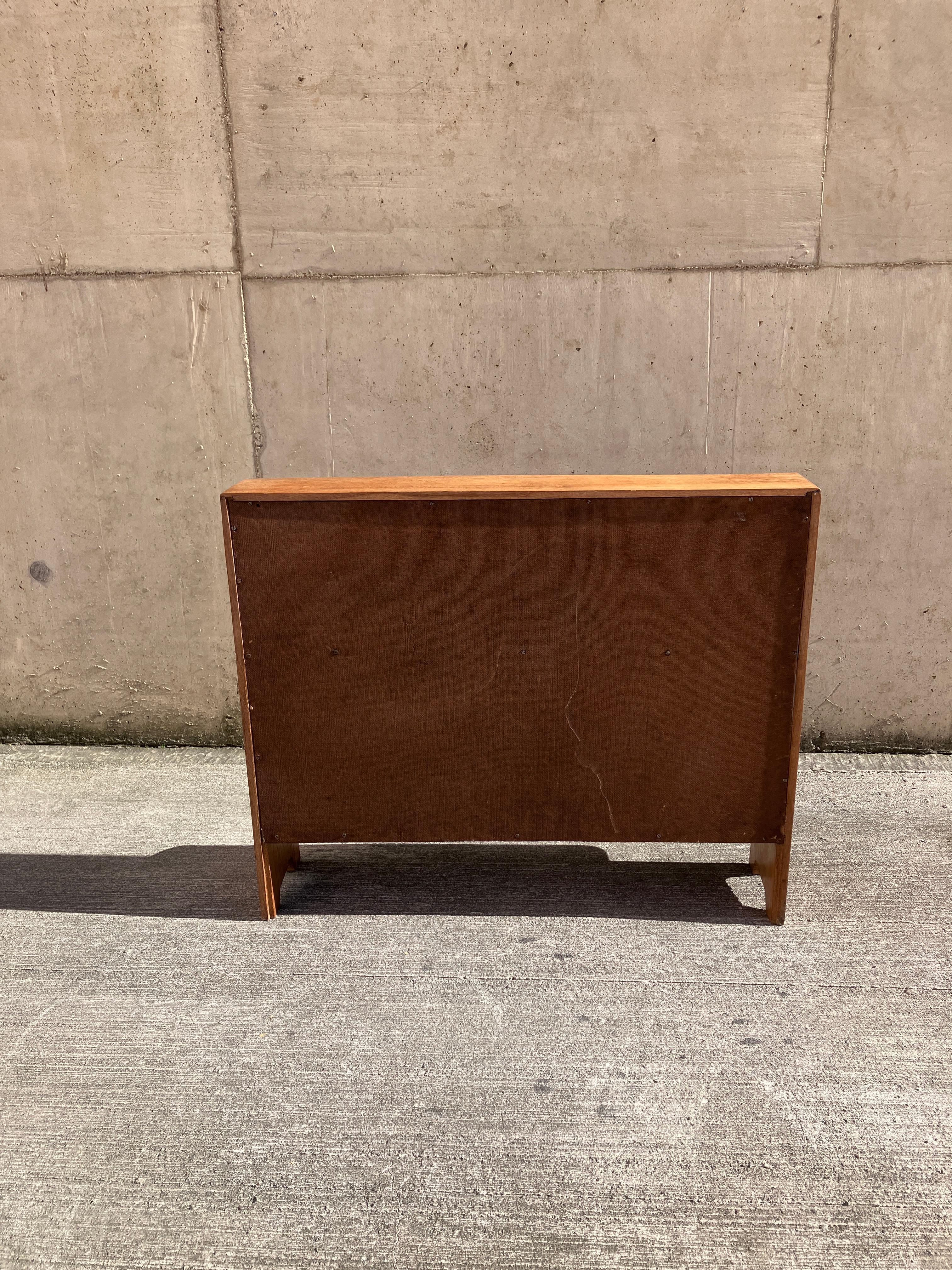 Small Mid Century Solid Oak Freestanding Bookcase Made in England in vendita 3