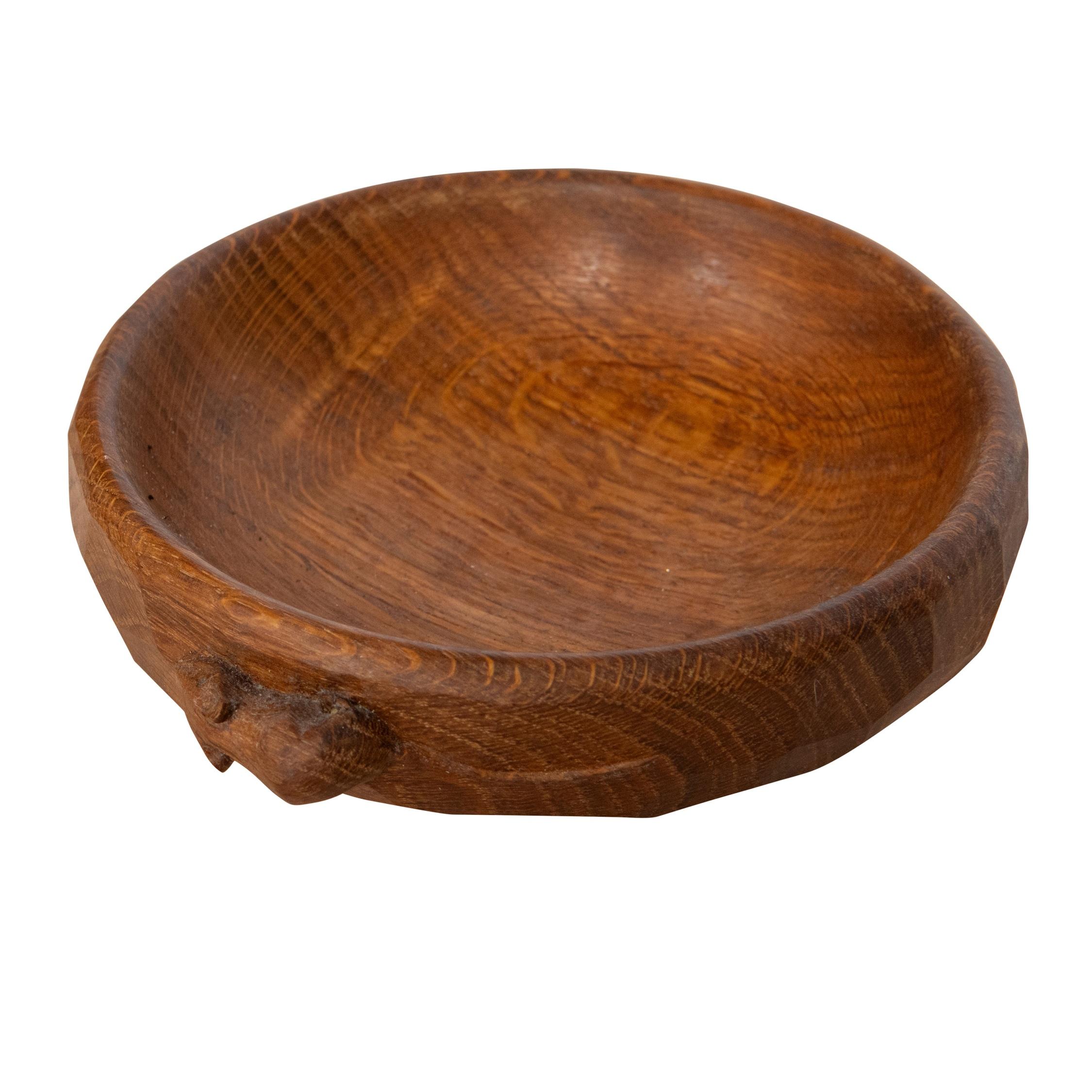 Small Oak Bowl by Robert Thompson, England circa 1960 In Good Condition For Sale In Knutsford, GB
