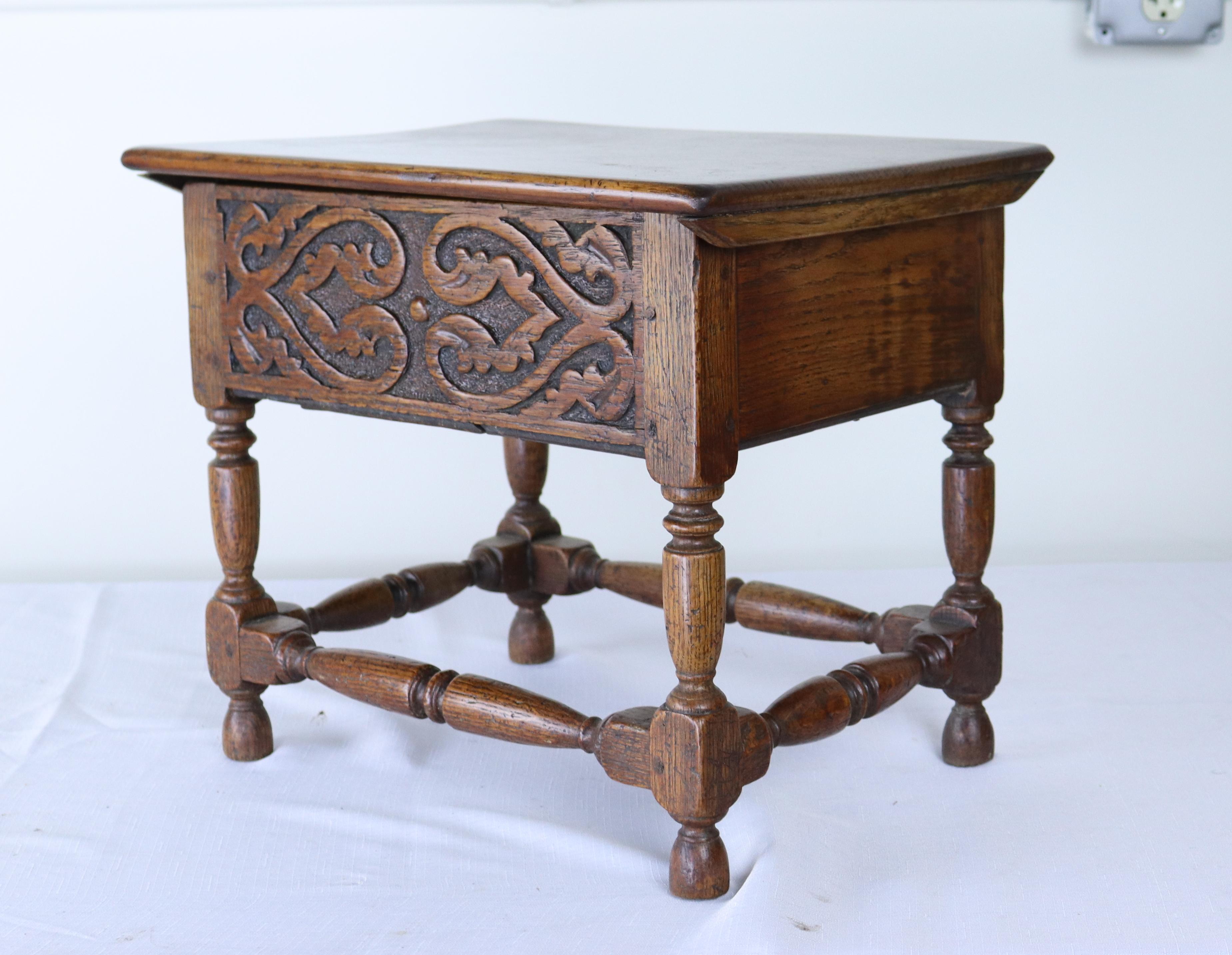 Small Oak Box Table or Stool In Good Condition For Sale In Port Chester, NY