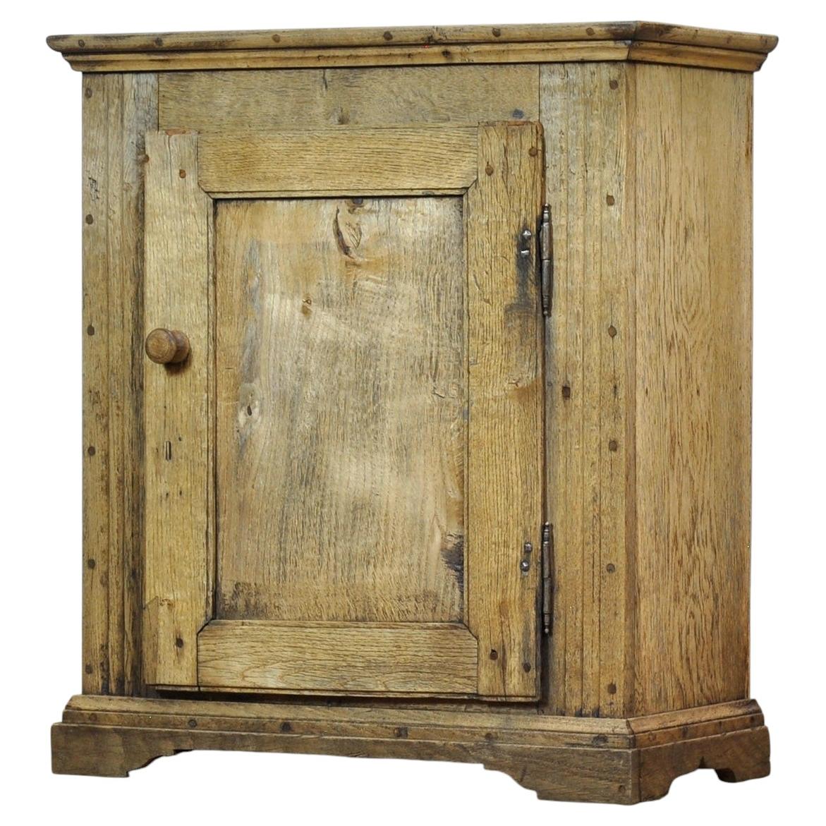 Small oak cabinet, circa 1820