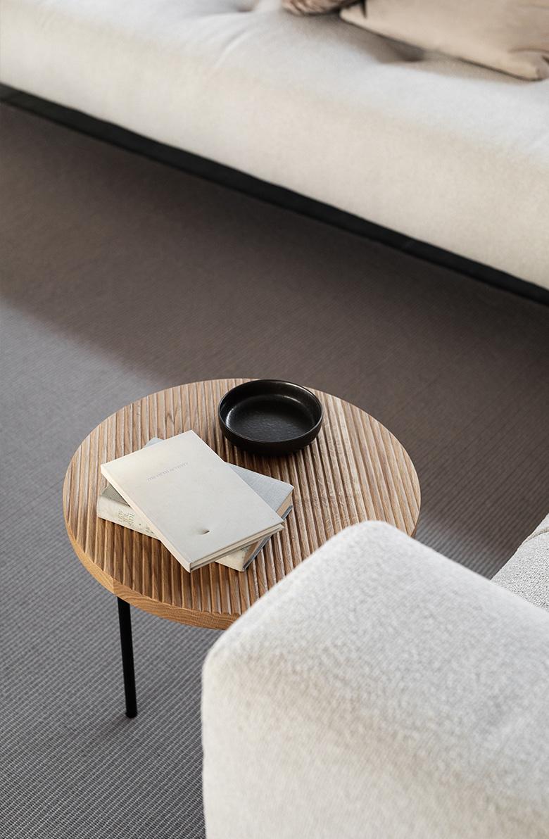 Small oak Gruff coffee table by Un’common
Dimensions: D 45 x H 45 cm
Materials: grooved oak wood, steel.
Available in 3 sizes: D45xH45, D70xH35, D90xH30 cm.

The GRUFF OAK coffee table has an oak top with delicate milled stripes to form a