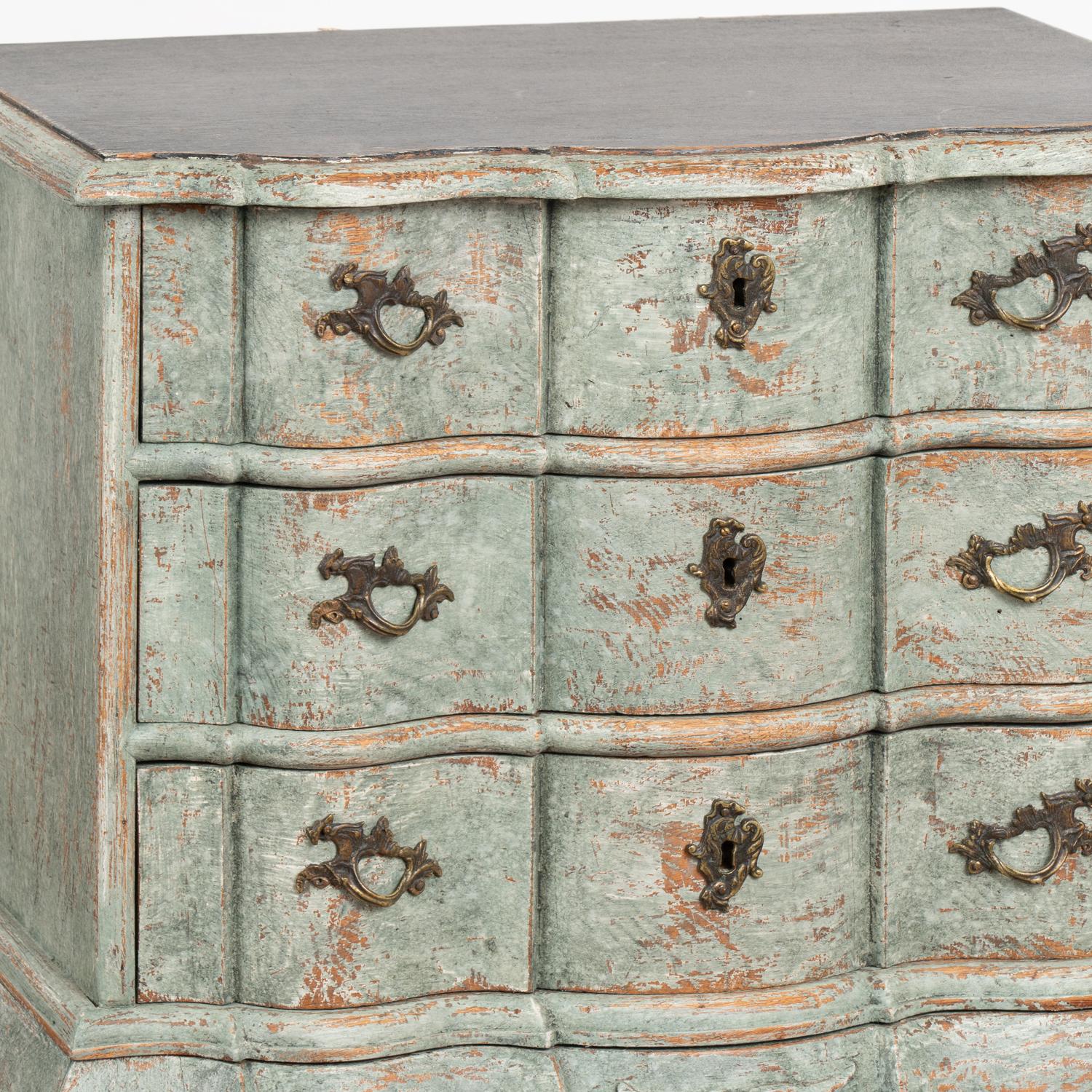 Small Oak Painted Rococo Chest of Three Drawers, Denmark circa 1800 For Sale 2