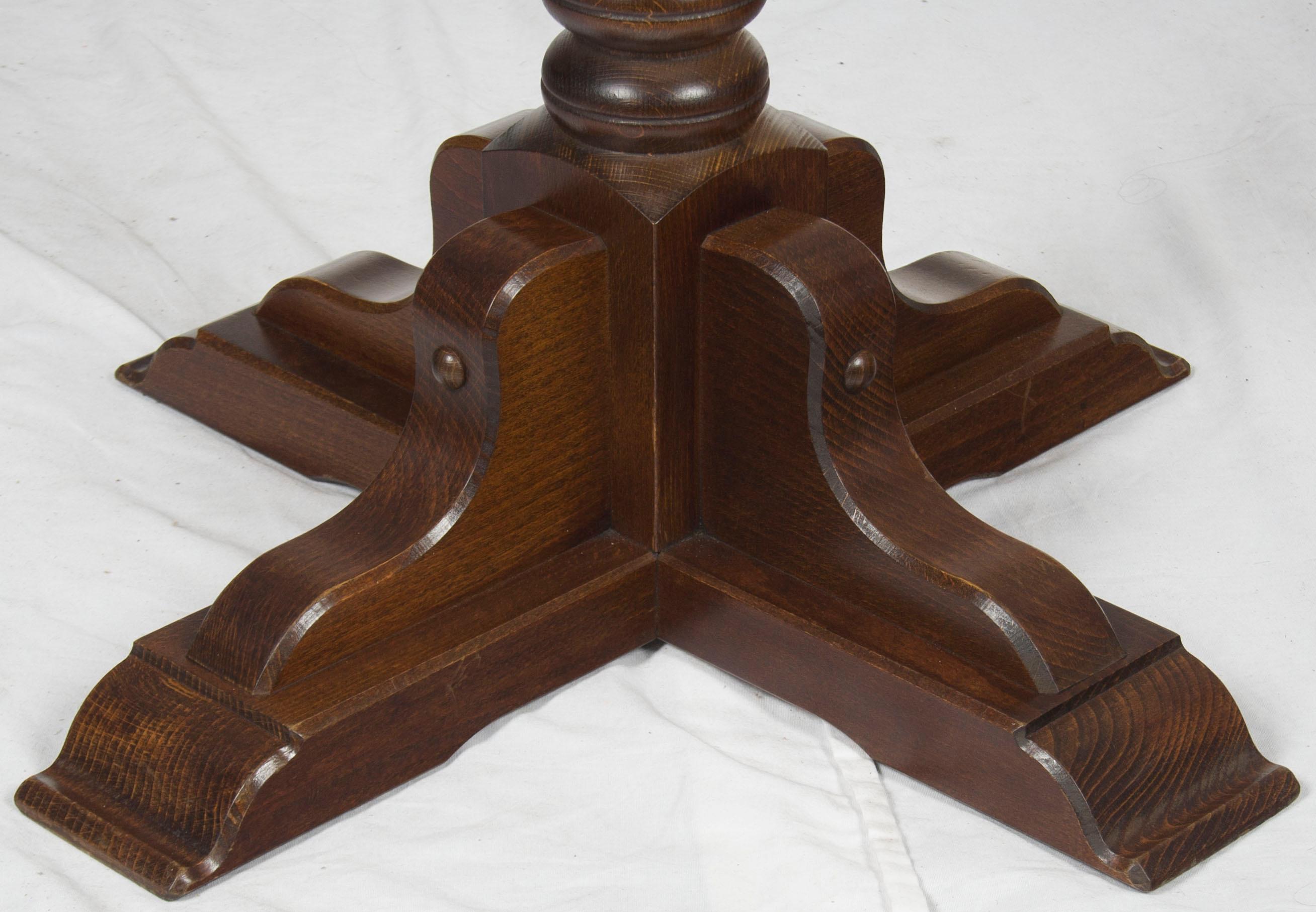 English Small Oak Round Pub Style Side Accent Centre Table