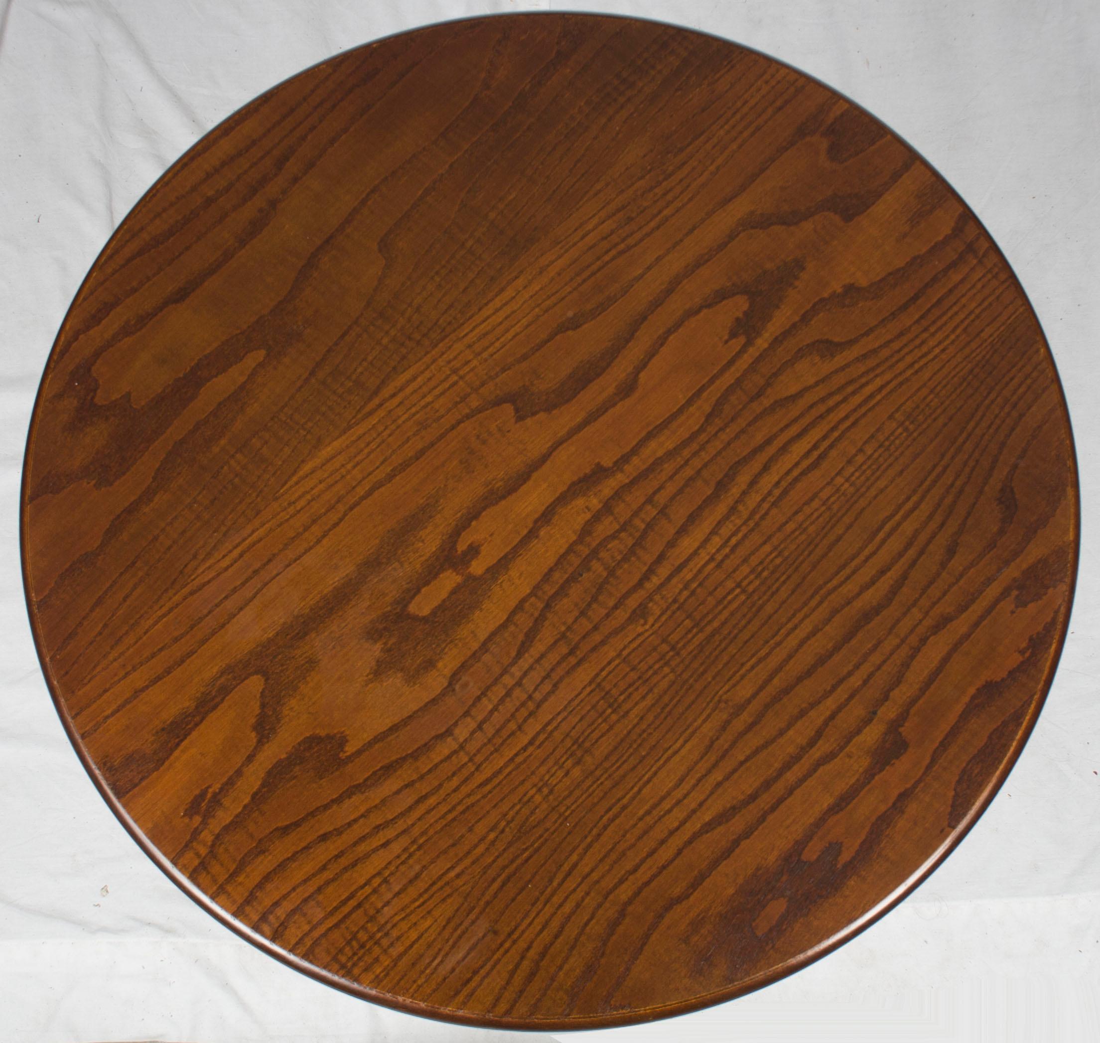 Small Oak Round Pub Style Side Accent Centre Table In Good Condition In Atlanta, GA