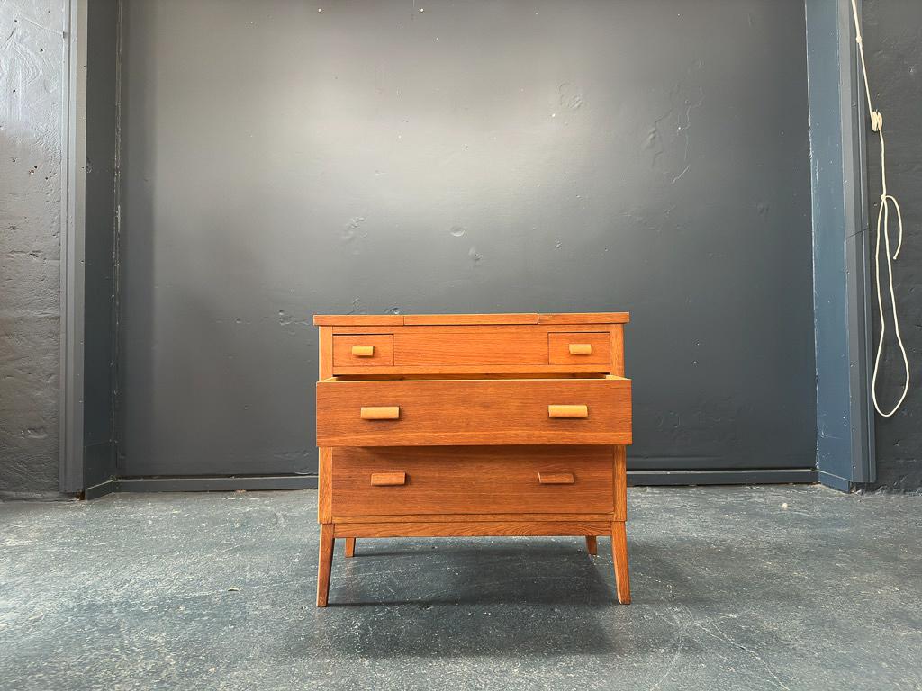 Small Oak Vanity In Good Condition In London, GB